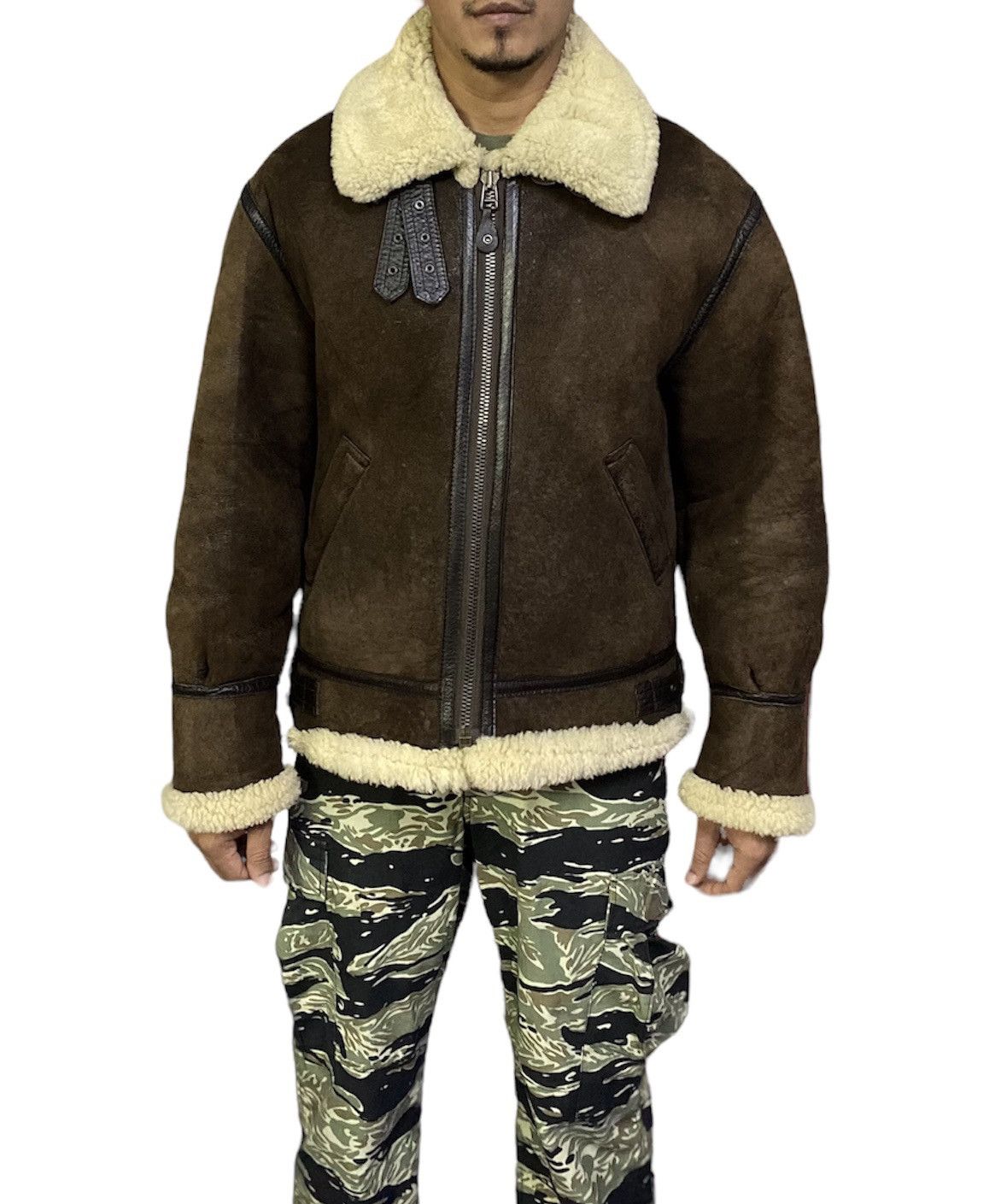 Avirex Eagle Sqdn TYPE B-3 Sheepskin Aviator Bomber Jacket Size US M / EU 48-50 / 2 - 2 Thumbnail