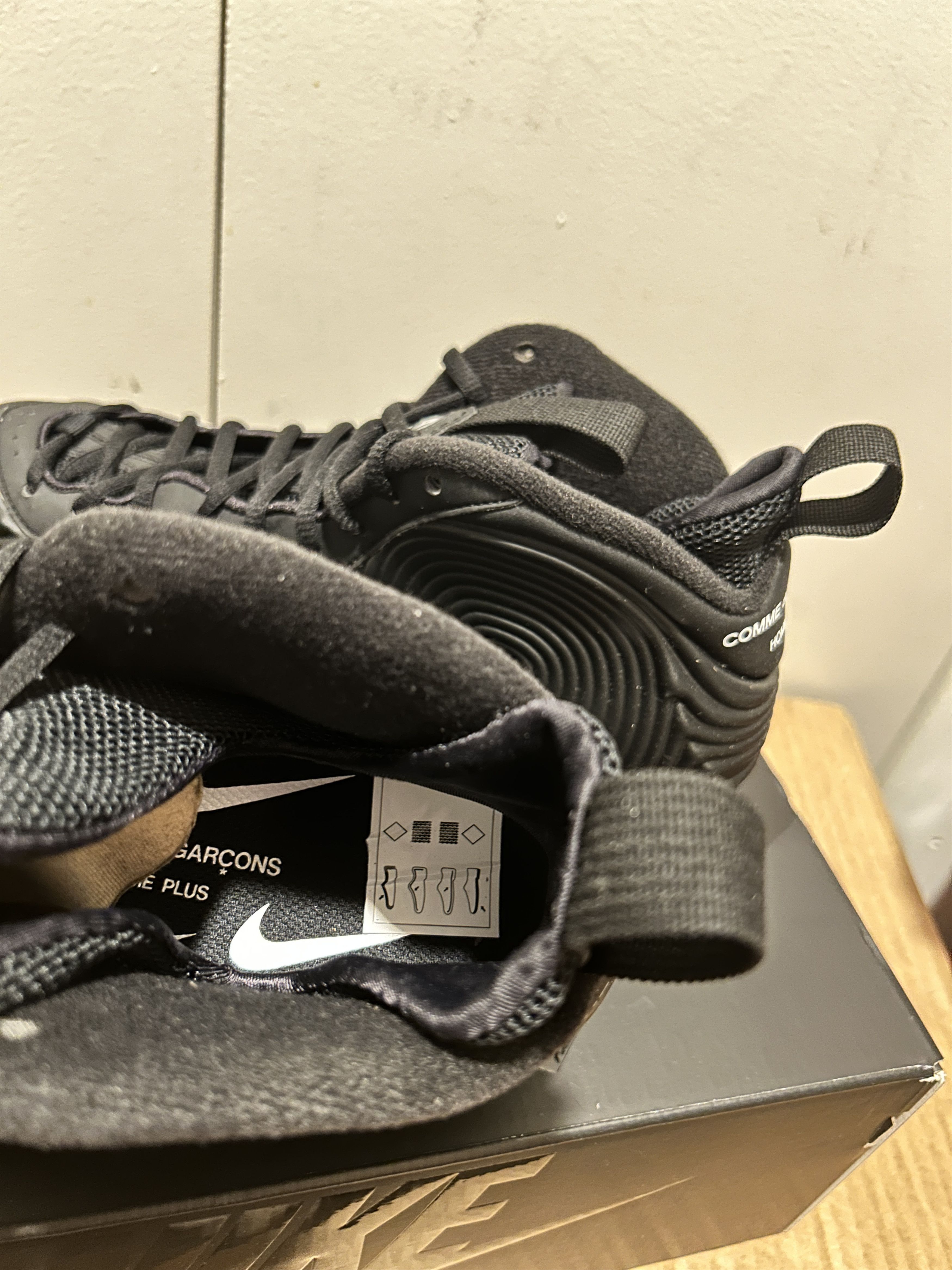 Comme des Garcons Homme Plus × Nike Nike Air Foamposite One Comme des Garcons Homme Plus Black Size US 5 / EU 37 - 8 Thumbnail