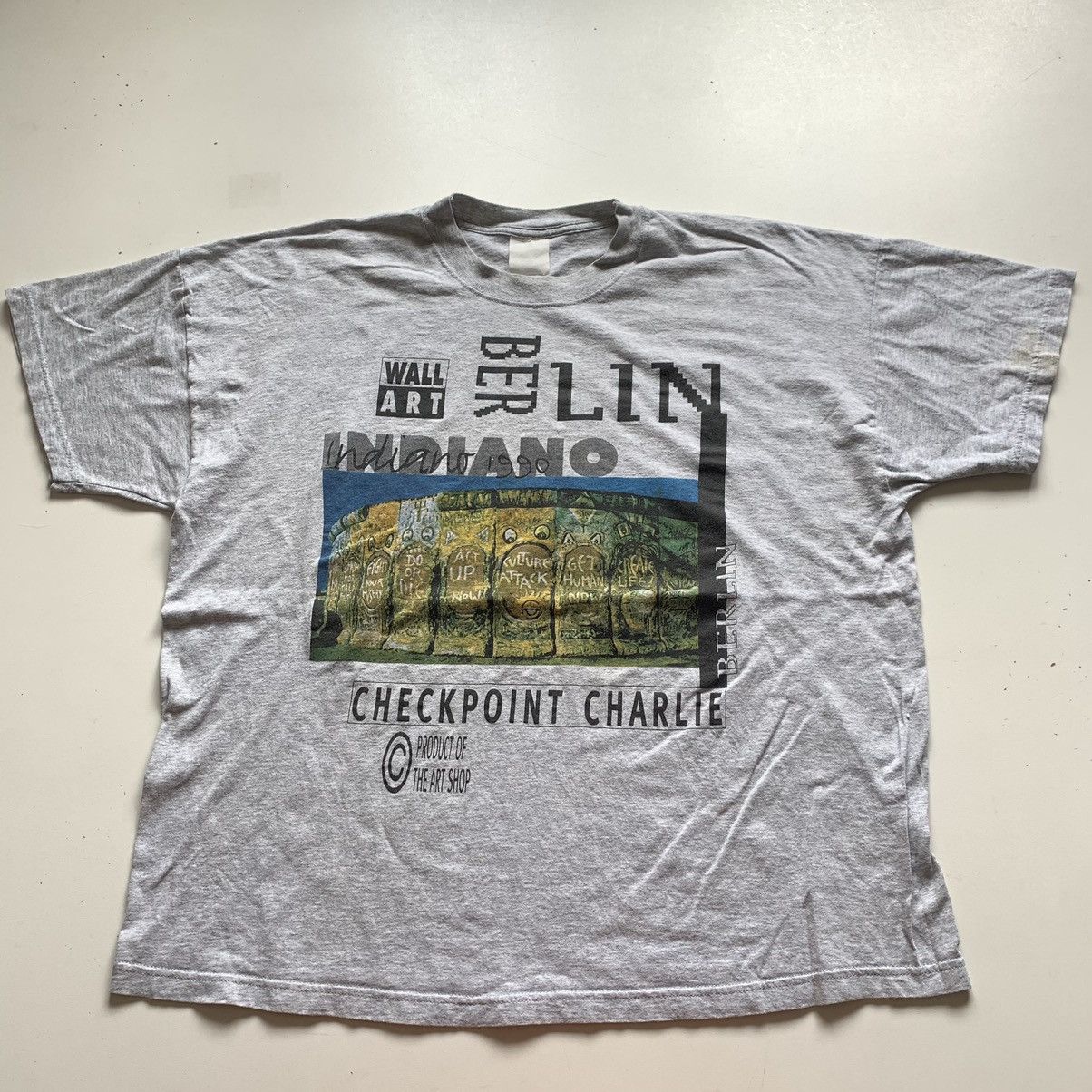 Vintage Vintage 90s Berlin Wall Germany Tourist Art Graphic T Shirt Size US XL / EU 56 / 4 - 1 Thumbnail