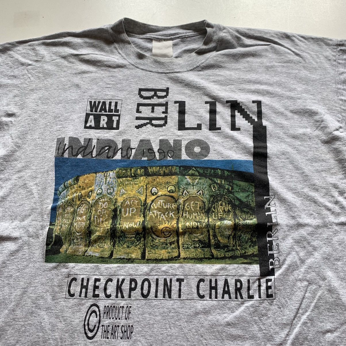Vintage Vintage 90s Berlin Wall Germany Tourist Art Graphic T Shirt Size US XL / EU 56 / 4 - 2 Thumbnail