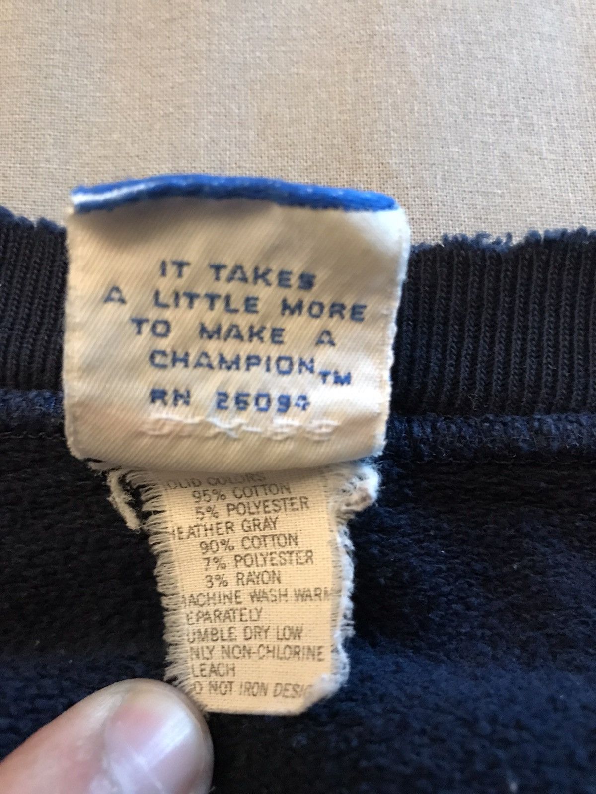 Champion Vintage Distressed Champion Notre Dame Crewneck Size US L / EU 52-54 / 3 - 12 Thumbnail