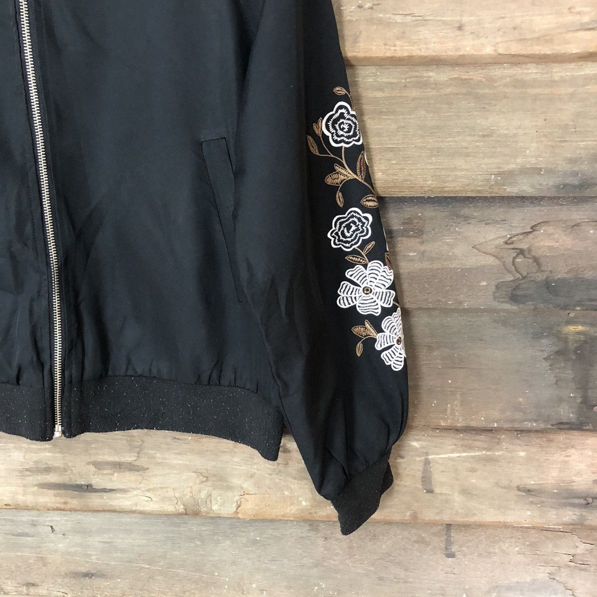 Japanese Brand Jeansis sleeve embroidered flower Black Bombers Jacket #5709 Size S / US 4 / IT 40 - 5 Thumbnail