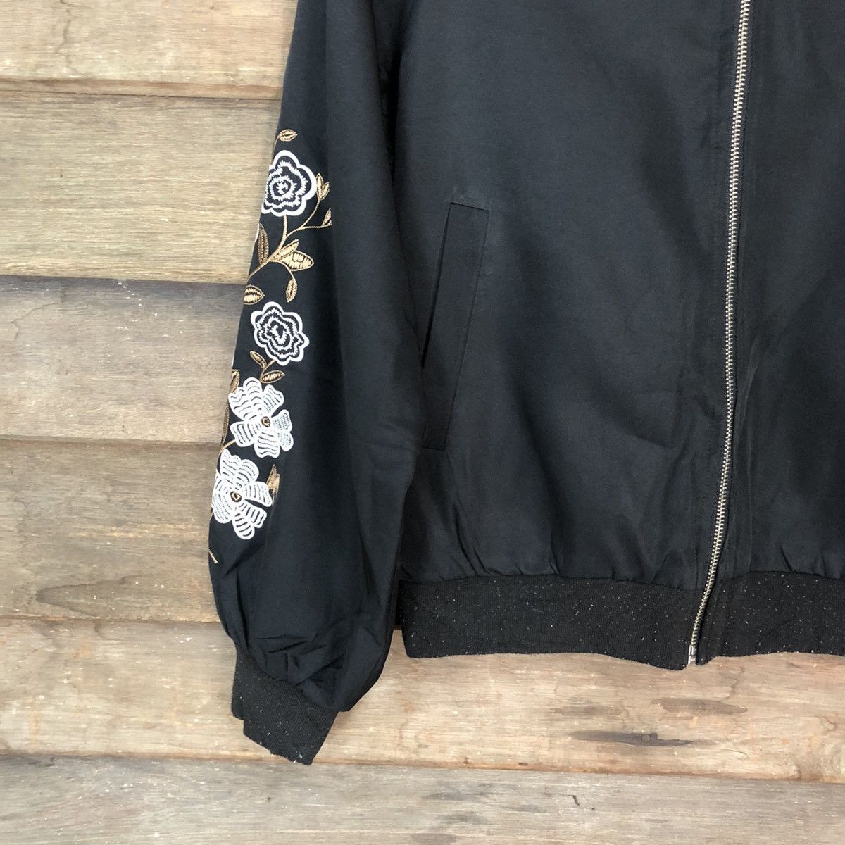 Japanese Brand Jeansis sleeve embroidered flower Black Bombers Jacket #5709 Size S / US 4 / IT 40 - 4 Thumbnail