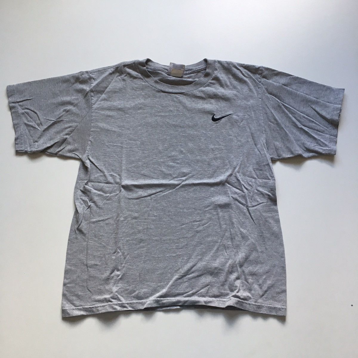Nike Vintage 90s Nike embroidered swoosh T-Shirt grey small Size US S / EU 44-46 / 1 - 1 Thumbnail