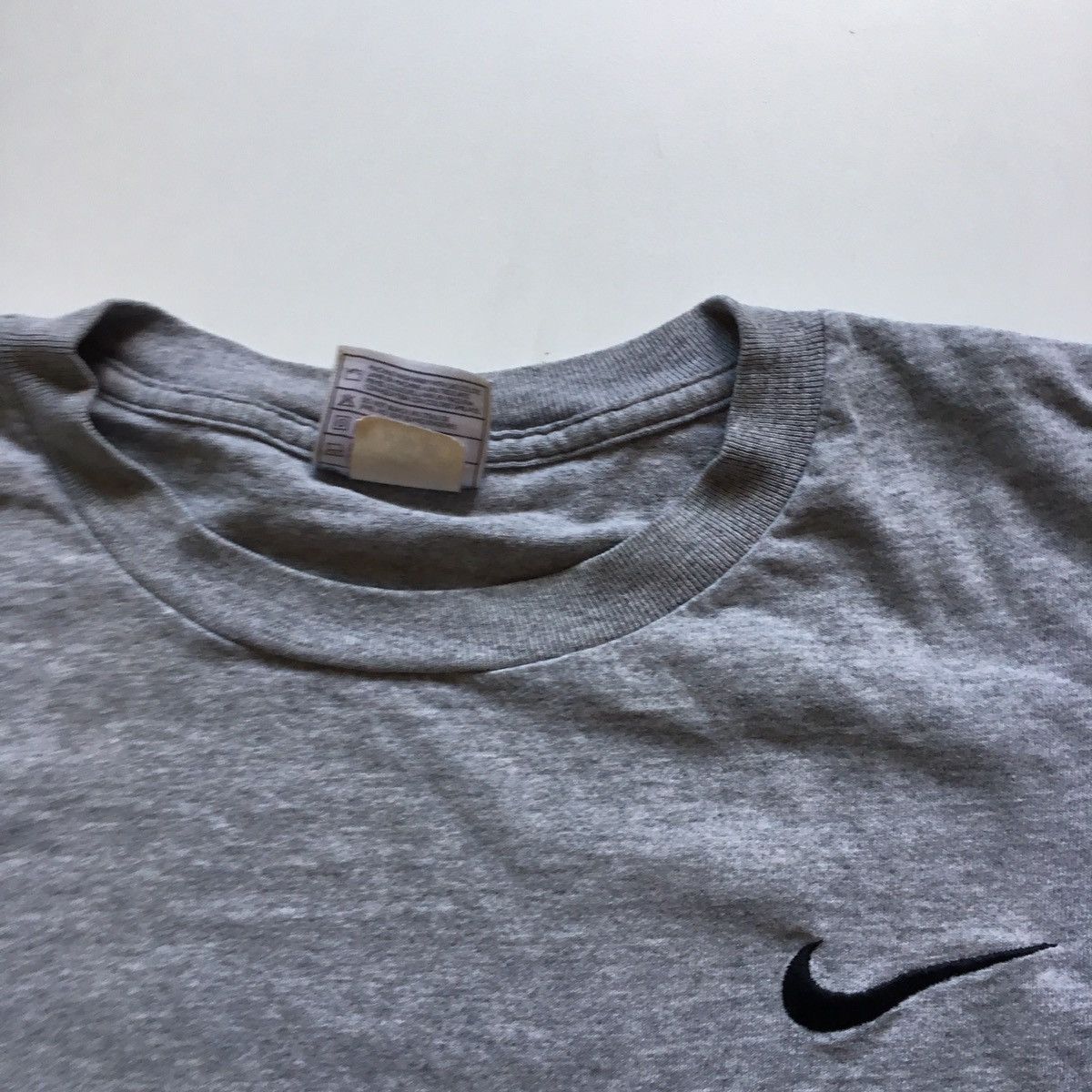 Nike Vintage 90s Nike embroidered swoosh T-Shirt grey small Size US S / EU 44-46 / 1 - 2 Thumbnail