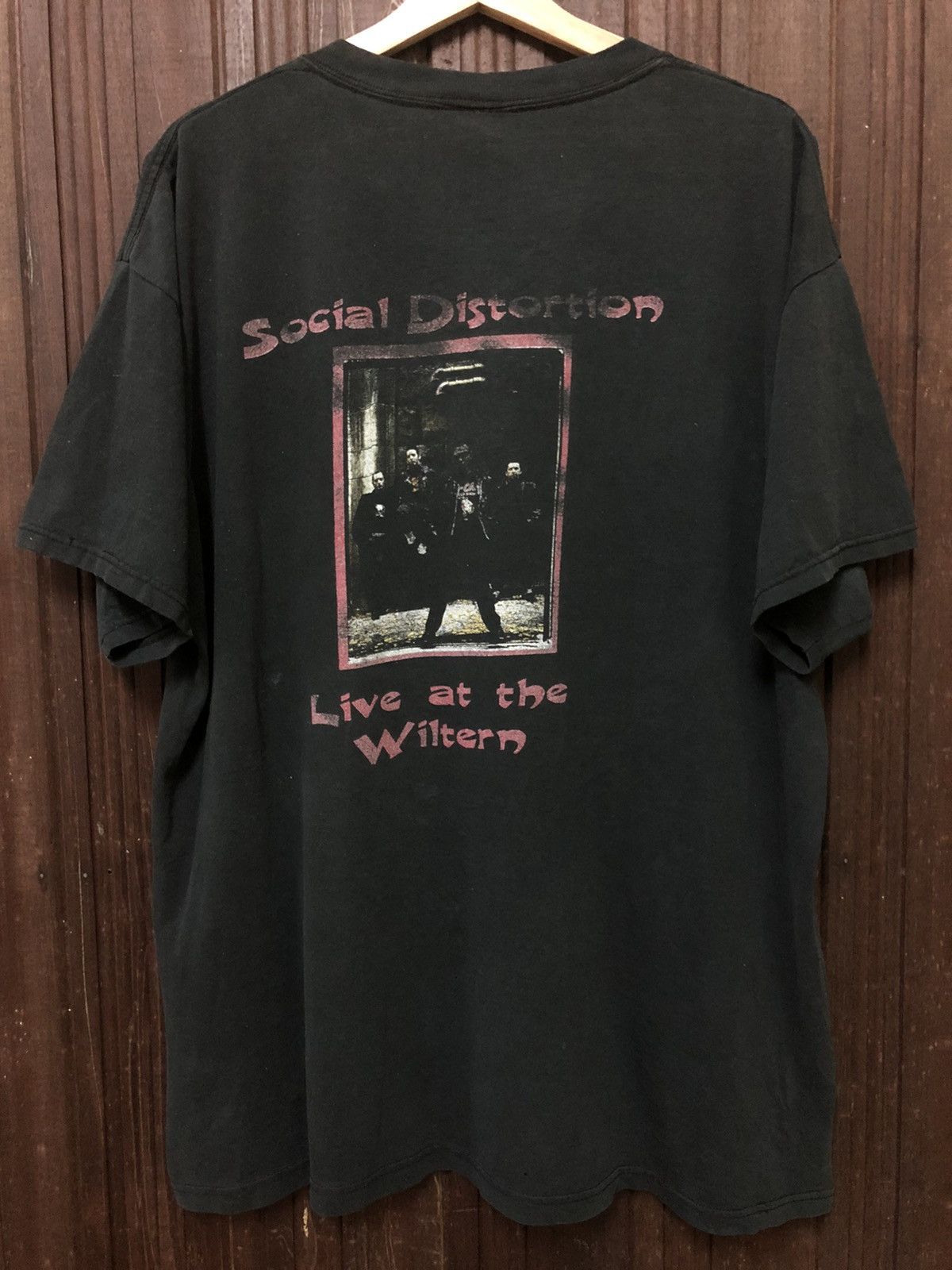 Band Tees × Vintage Vintage Social Distortion Punk Rock Band Very Rare T Shirt Size US XL / EU 56 / 4 - 1 Thumbnail