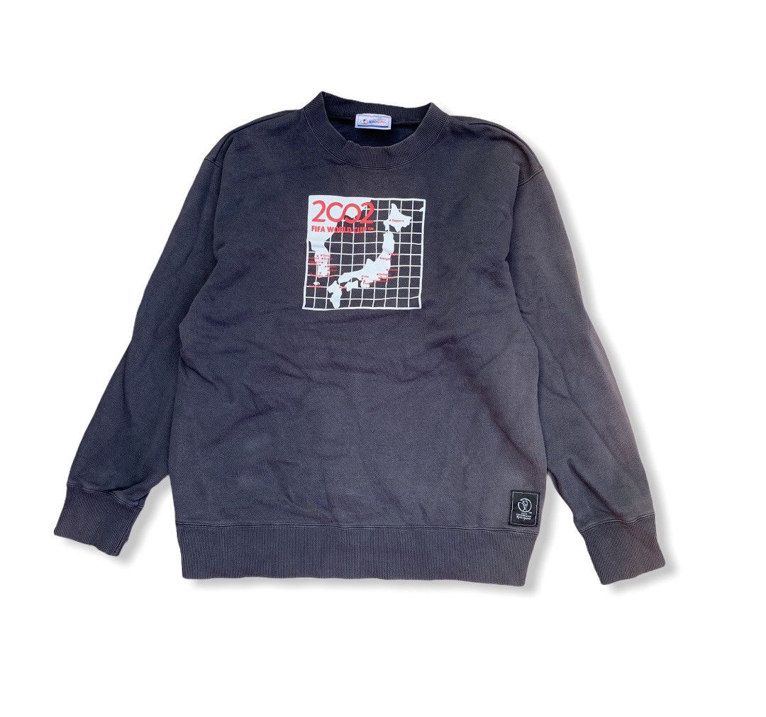 Vintage Vintage 2002 Sunfaded Fifa World Cup Sweatshirt Size US M / EU 48-50 / 2 - 1 Thumbnail
