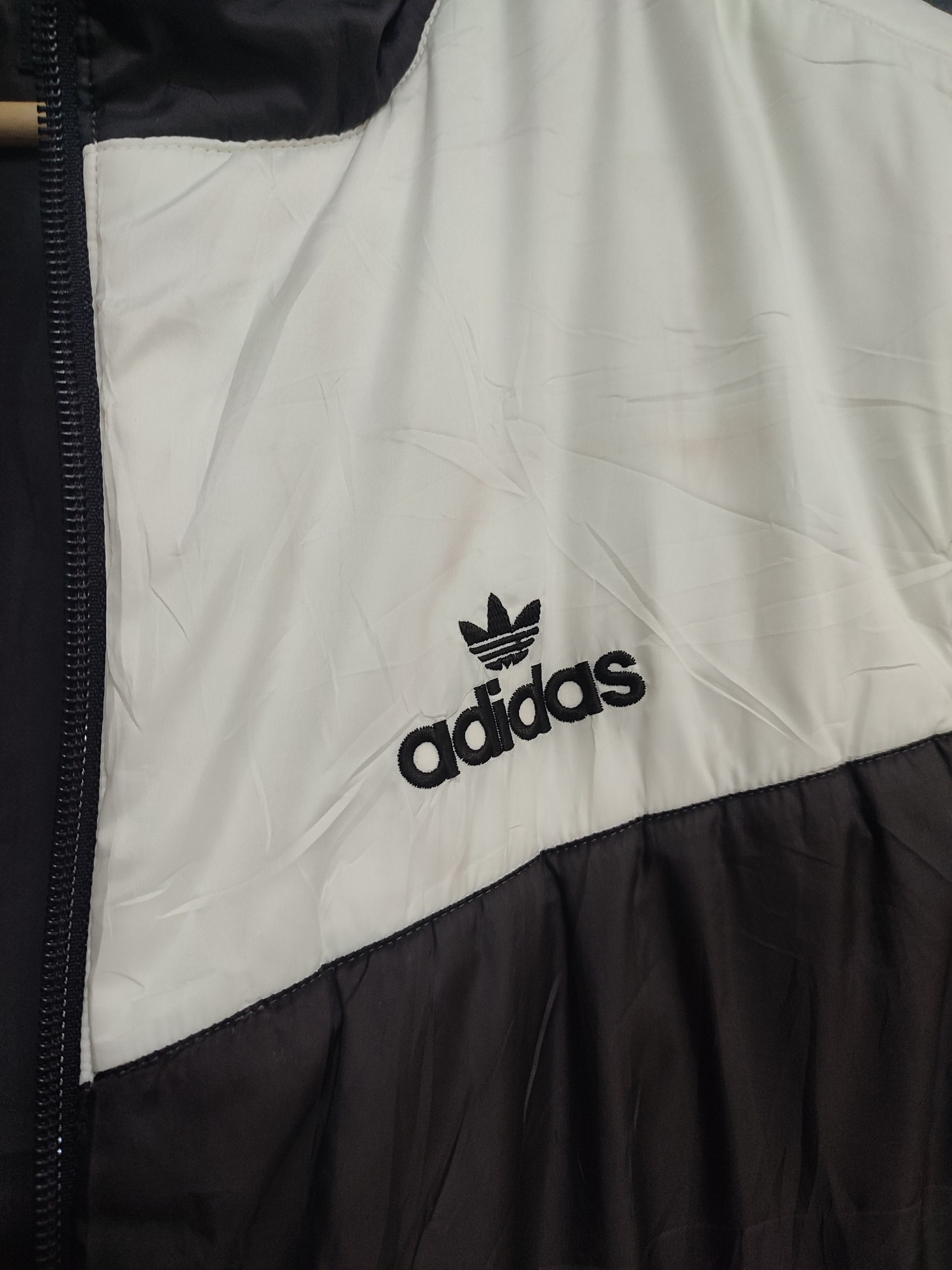 Vintage Vintage Adidas Trefoil Puffer Vest Size US L / EU 52-54 / 3 - 10 Thumbnail