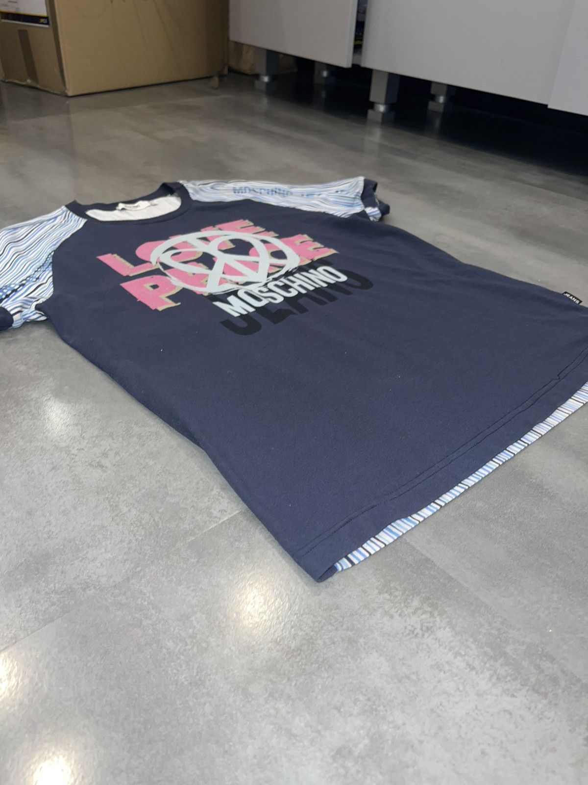 Moschino Moschino Peace Big Logo Abstract T-Shirt Size XL / US 12-14 / IT 48-50 - 6 Thumbnail