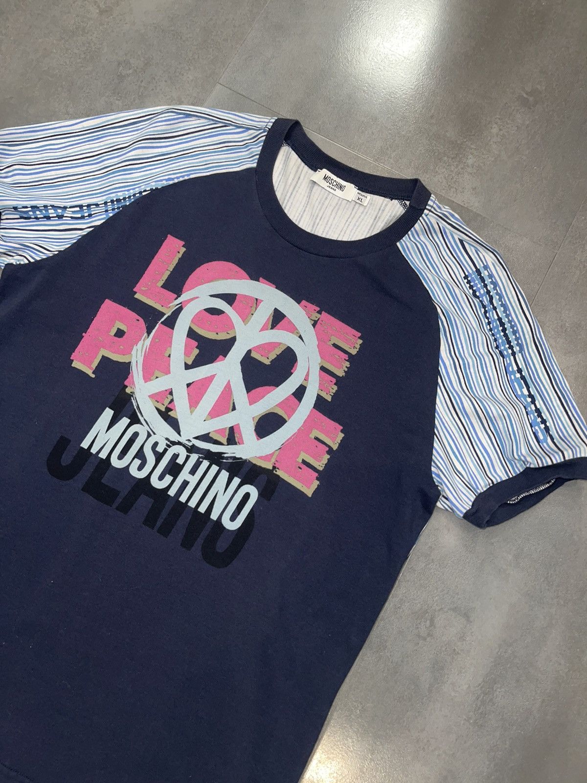 Moschino Moschino Peace Big Logo Abstract T-Shirt Size XL / US 12-14 / IT 48-50 - 1 Thumbnail