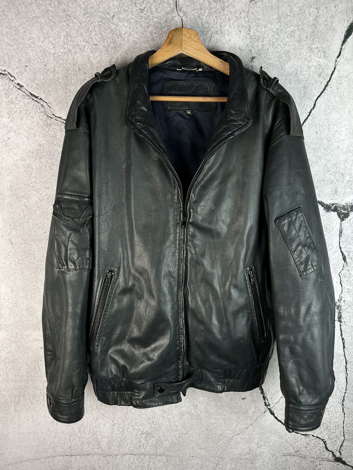 Vintage Vintage avant garde multi pocket genuine leather jacket Size US L / EU 52-54 / 3 - 1 Thumbnail