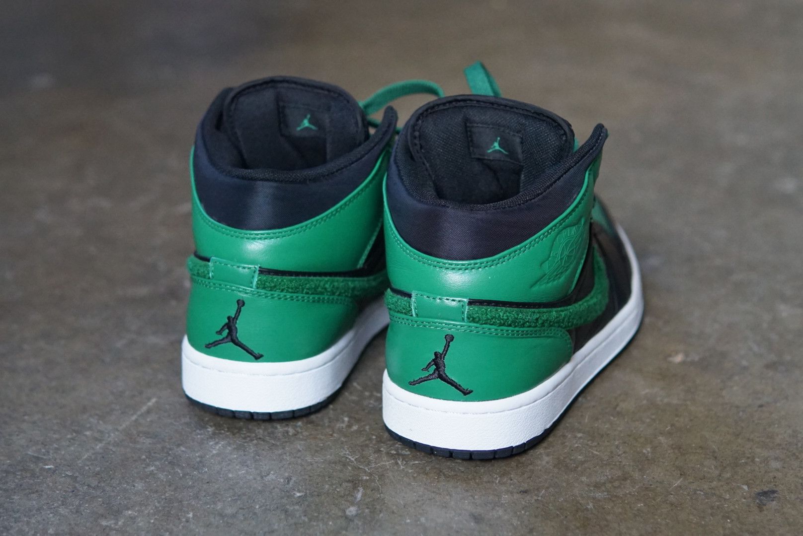 Jordan Brand Nike Air Jordan 1 Phat Premier Size 9.5 Celtics 375173-031 Size US 9.5 / EU 42-43 - 14 Thumbnail