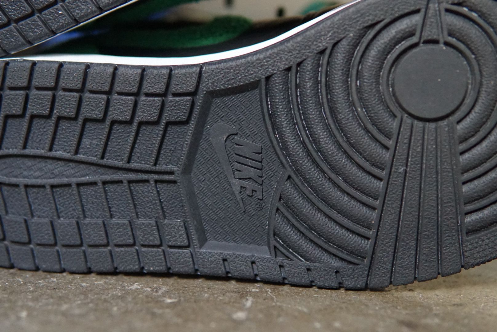 Jordan Brand Nike Air Jordan 1 Phat Premier Size 9.5 Celtics 375173-031 Size US 9.5 / EU 42-43 - 17 Thumbnail