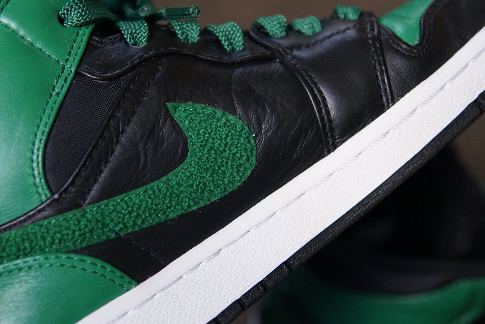 Jordan Brand Nike Air Jordan 1 Phat Premier Size 9.5 Celtics 375173-031 Size US 9.5 / EU 42-43 - 13 Thumbnail