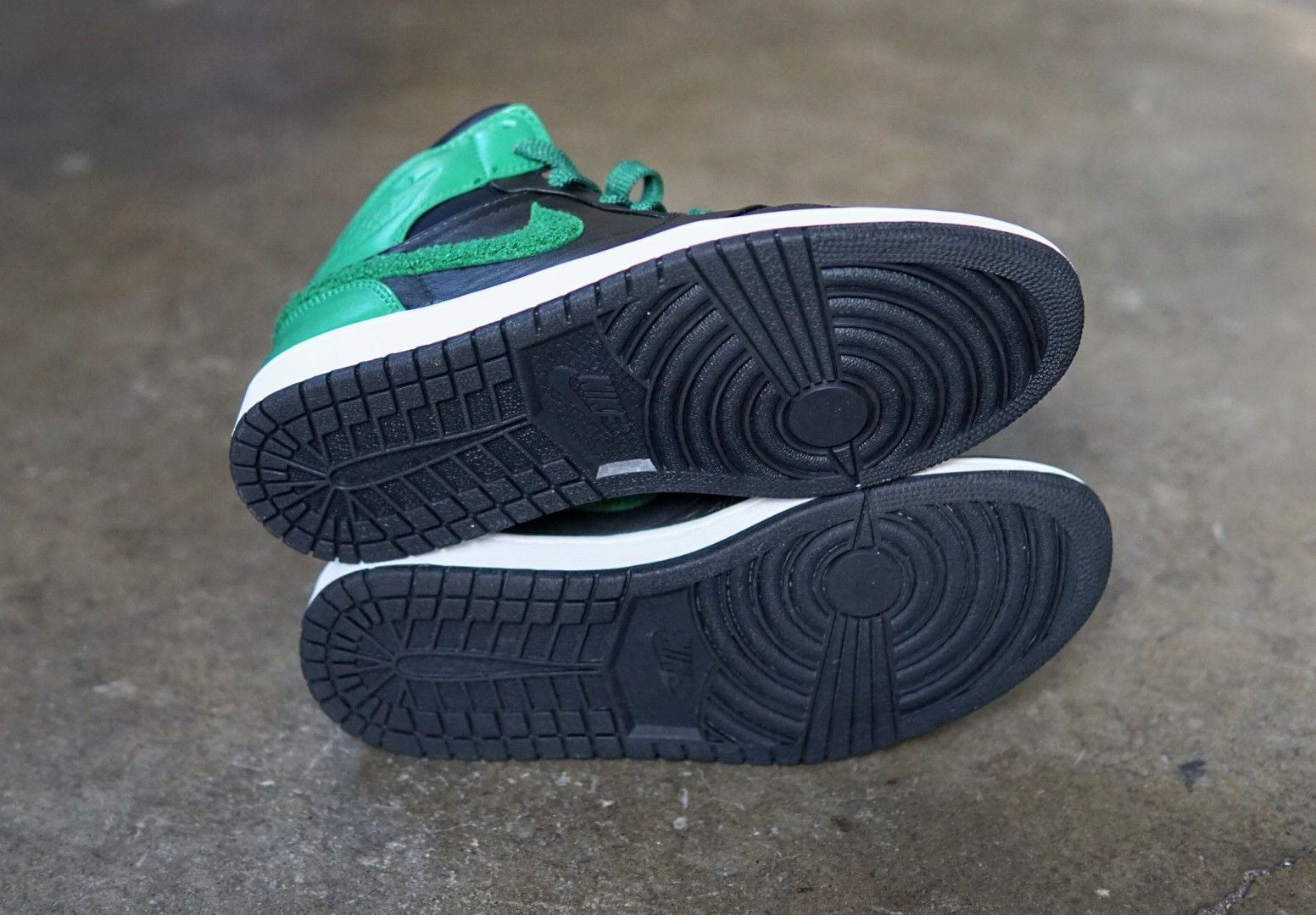 Jordan Brand Nike Air Jordan 1 Phat Premier Size 9.5 Celtics 375173-031 Size US 9.5 / EU 42-43 - 16 Thumbnail