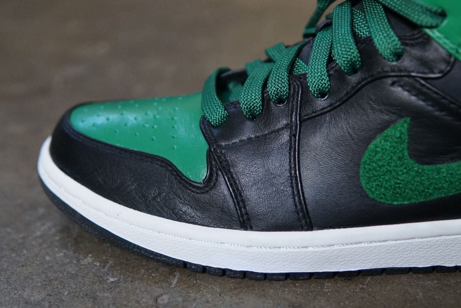 Jordan Brand Nike Air Jordan 1 Phat Premier Size 9.5 Celtics 375173-031 Size US 9.5 / EU 42-43 - 4 Thumbnail