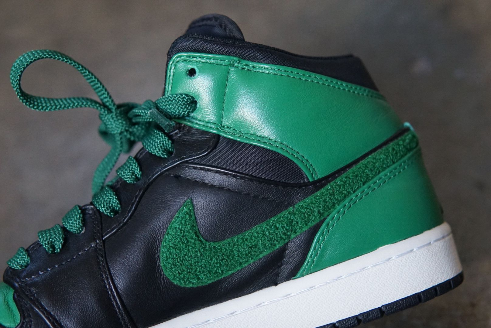 Jordan Brand Nike Air Jordan 1 Phat Premier Size 9.5 Celtics 375173-031 Size US 9.5 / EU 42-43 - 12 Thumbnail