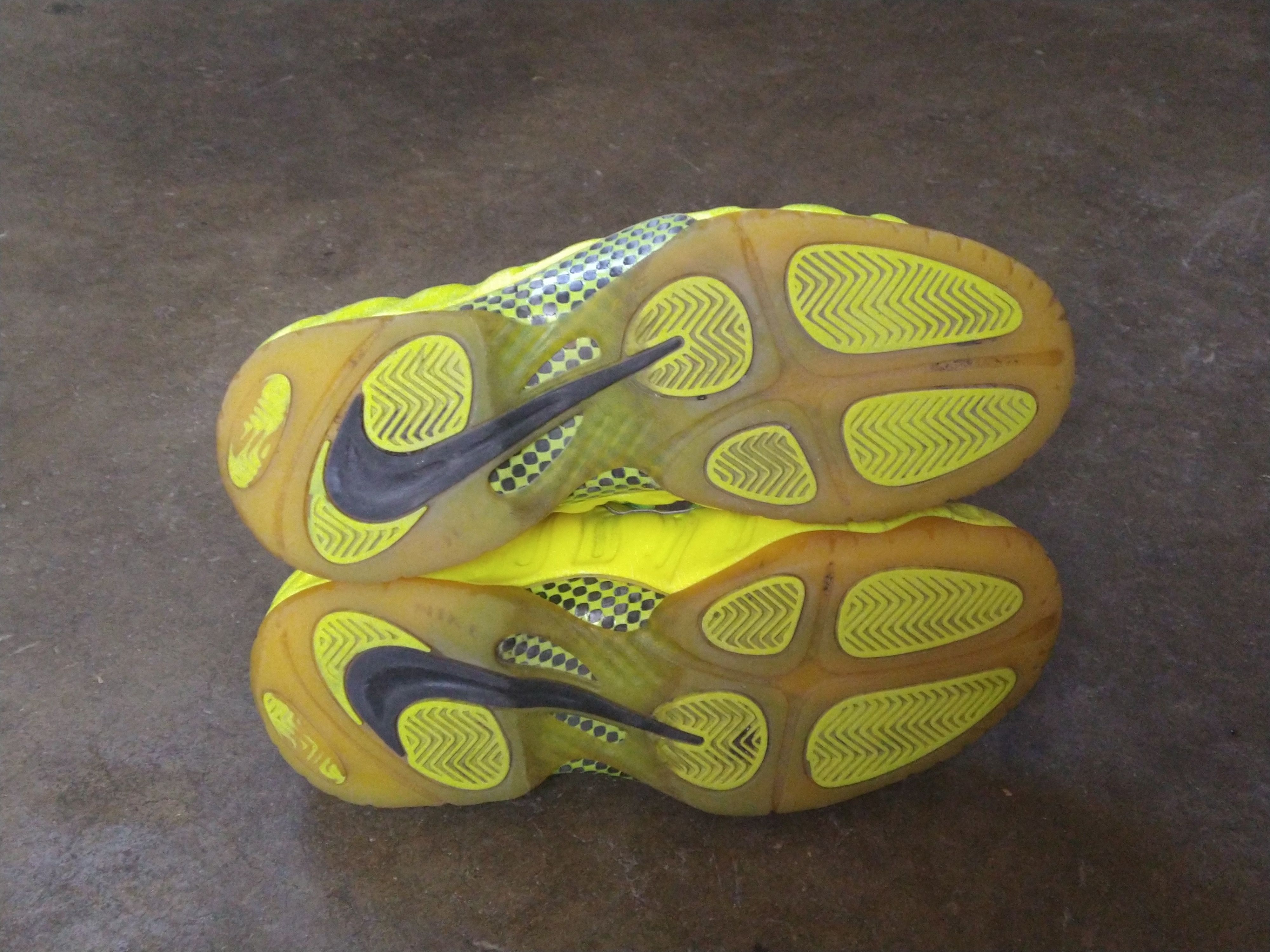 Nike Nike Air Foamposite Pro Volt Green 9.5 624041-700 Size US 9.5 / EU 42-43 - 13 Thumbnail