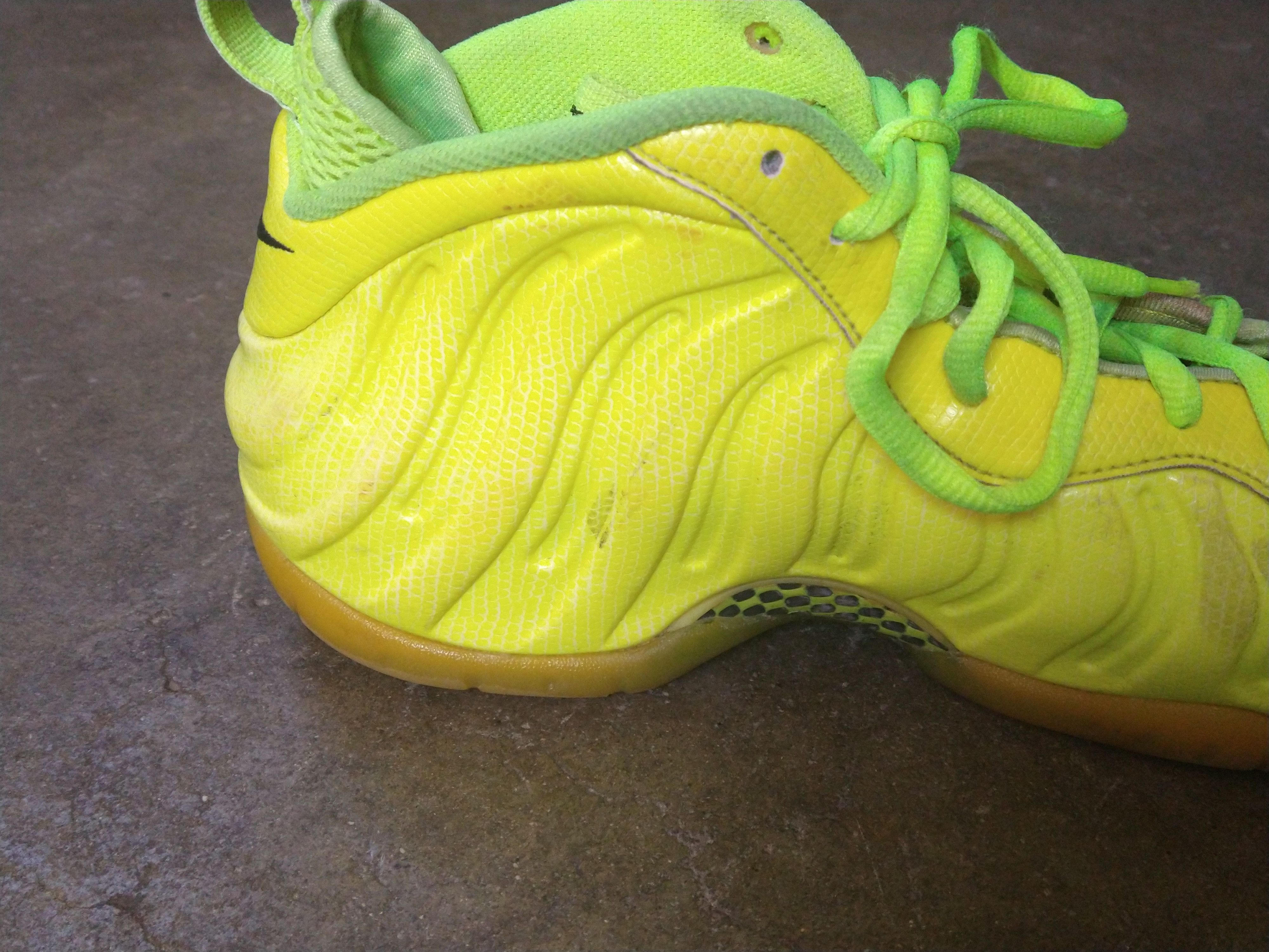 Nike Nike Air Foamposite Pro Volt Green 9.5 624041-700 Size US 9.5 / EU 42-43 - 12 Thumbnail