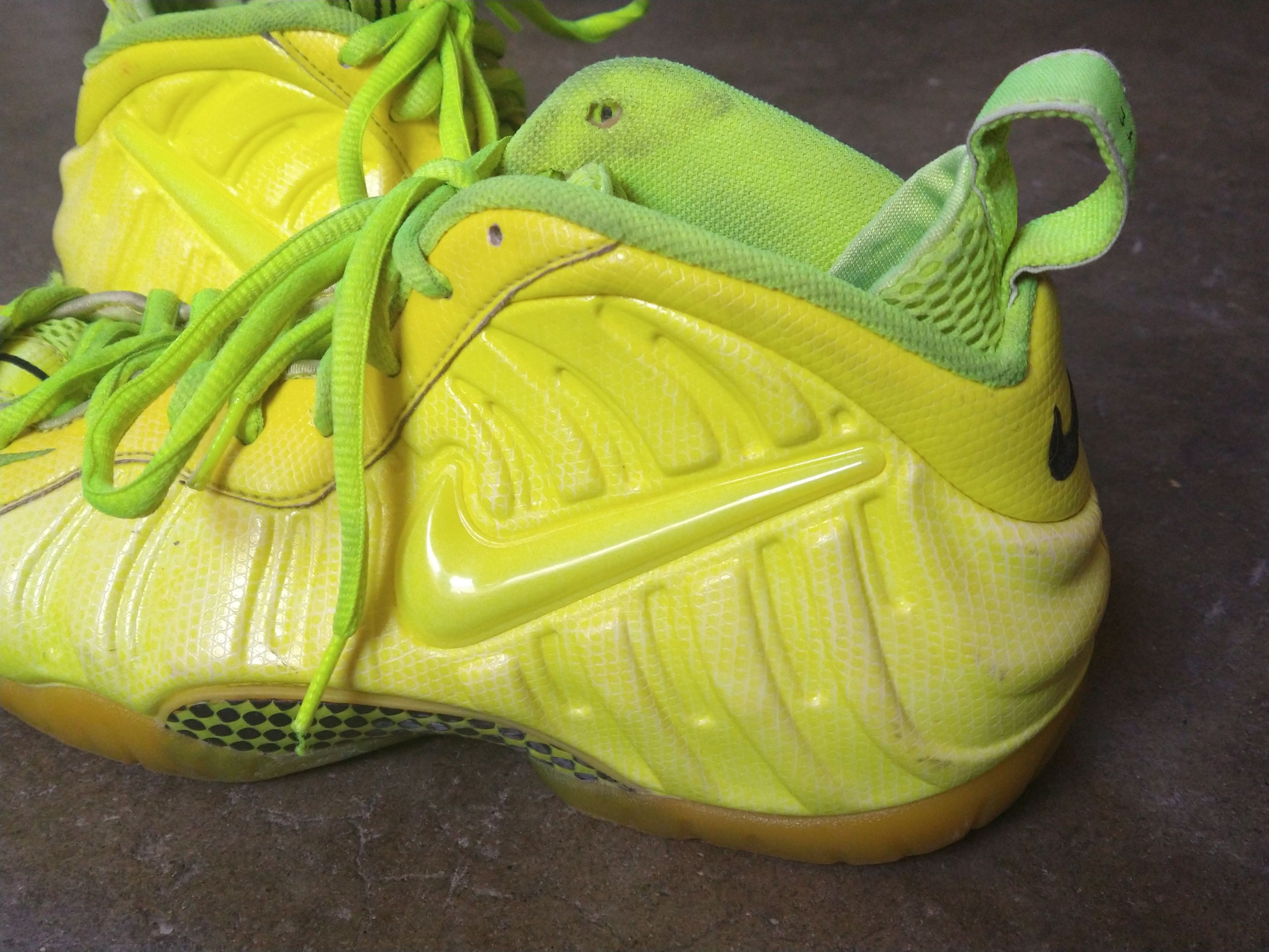 Nike Nike Air Foamposite Pro Volt Green 9.5 624041-700 Size US 9.5 / EU 42-43 - 5 Thumbnail