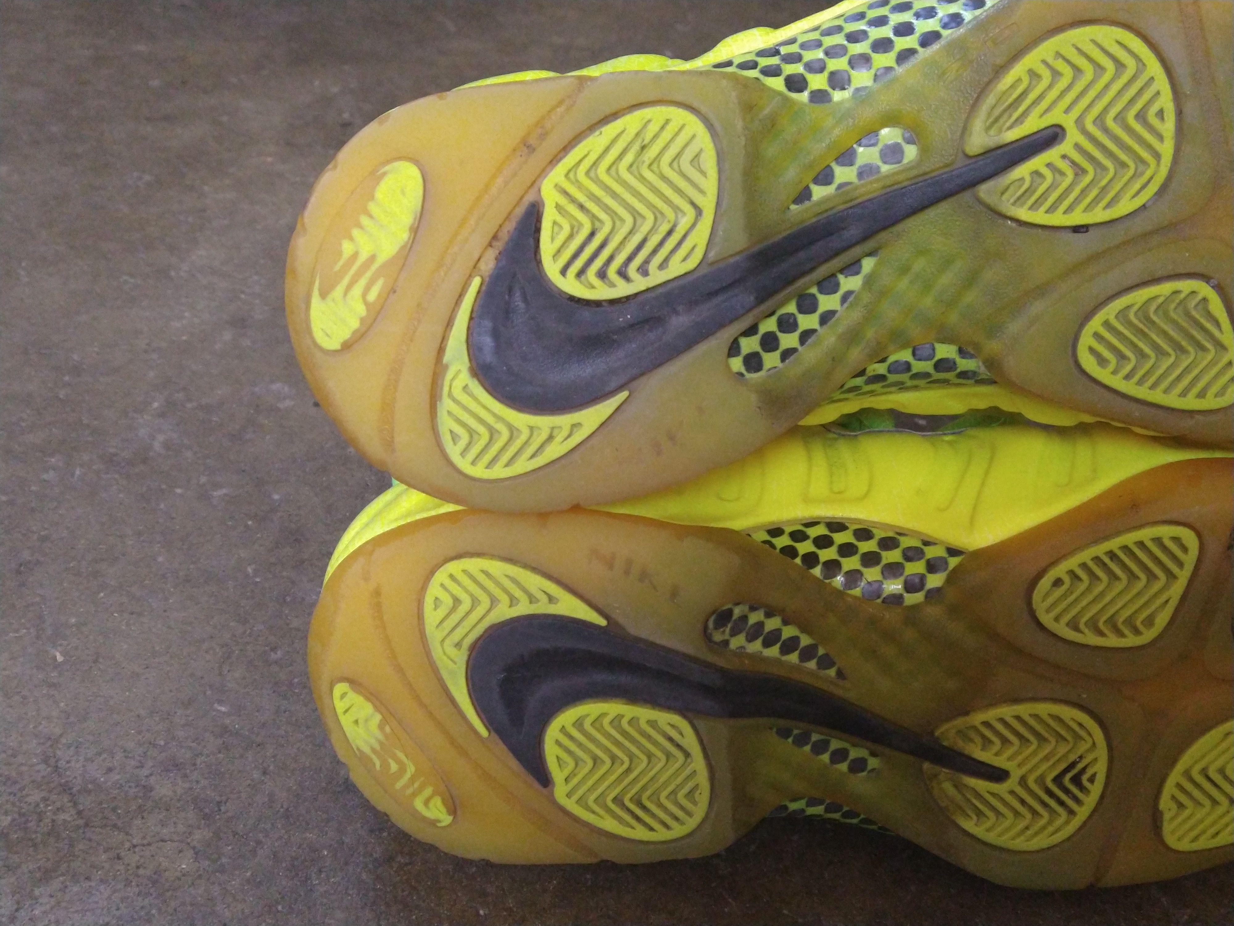 Nike Nike Air Foamposite Pro Volt Green 9.5 624041-700 Size US 9.5 / EU 42-43 - 16 Thumbnail