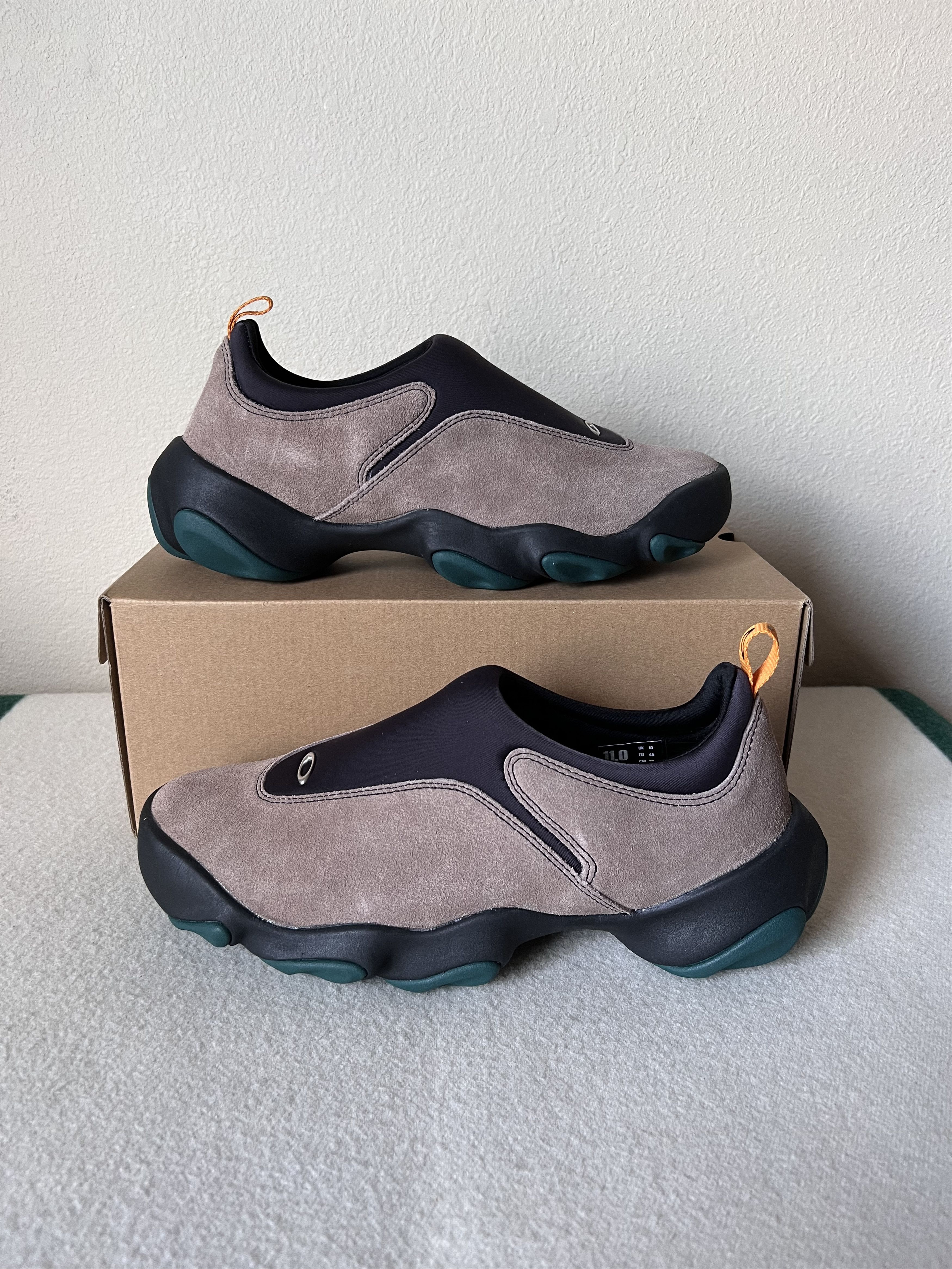 Oakley Oakley Factory Team Suede Flesh Slip On in Taupe Size US 11.5 / EU 44-45 - 2 Thumbnail
