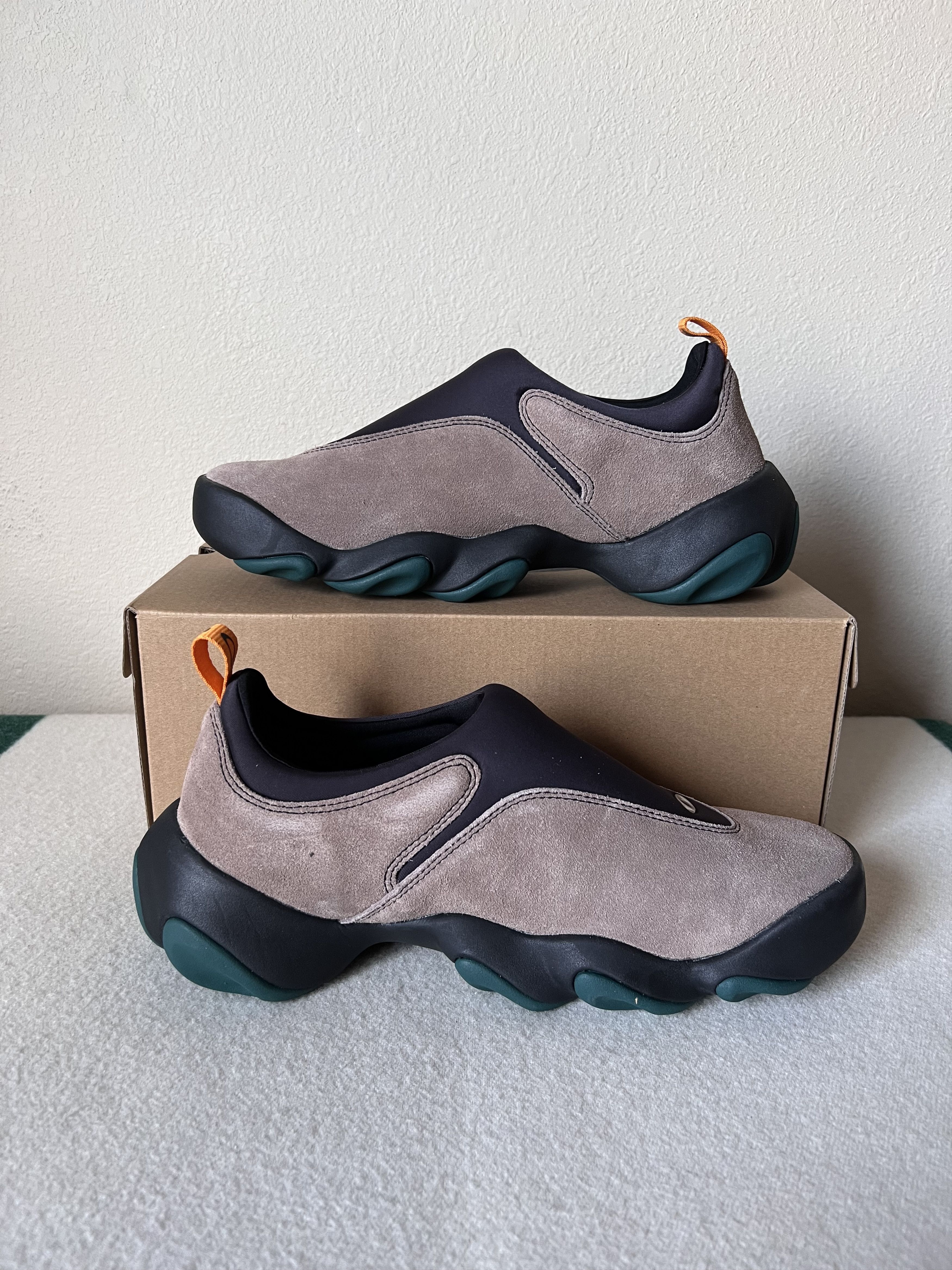 Oakley Factory Team Suede Flesh Slip On in Taupe