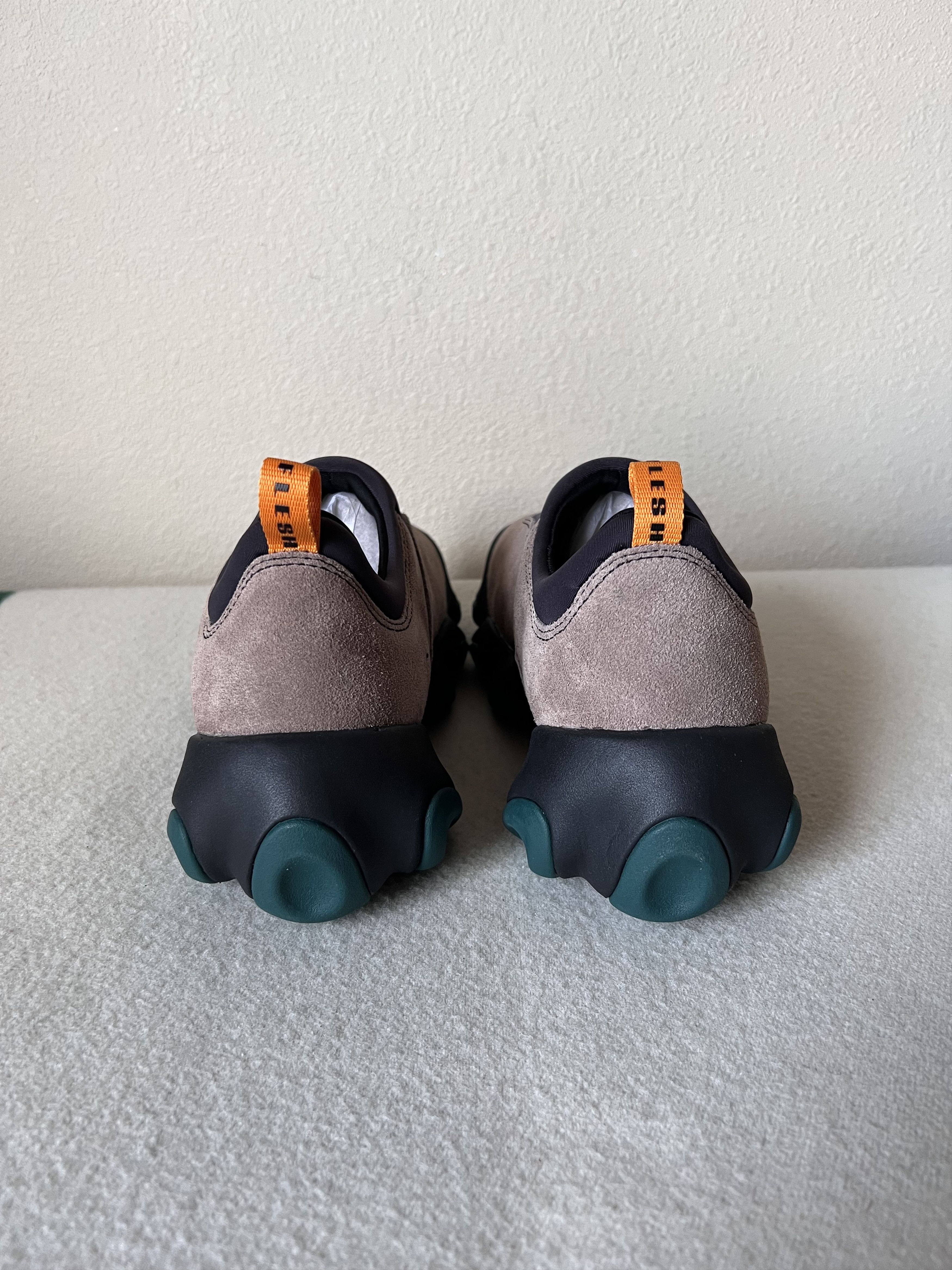靴 oakley factory team Suede Flesh Taupe Oakley Factory Team Suede Flesh Slip On in Taupe