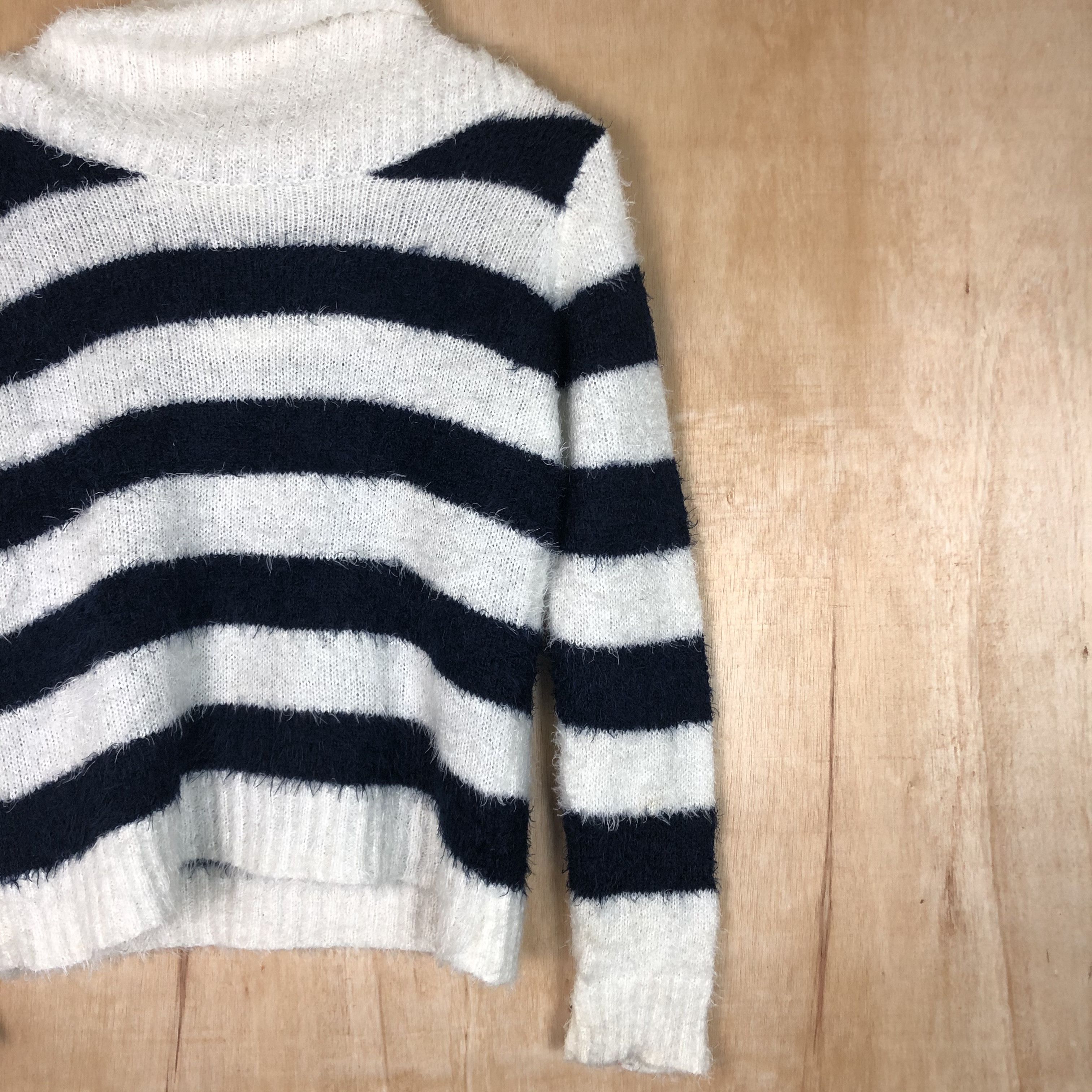 Aran Isles Knitwear DLL Leahmatin stripe turtleneck mohair shaggy knitwear #c041 Size M / US 6-8 / IT 42-44 - 5 Thumbnail