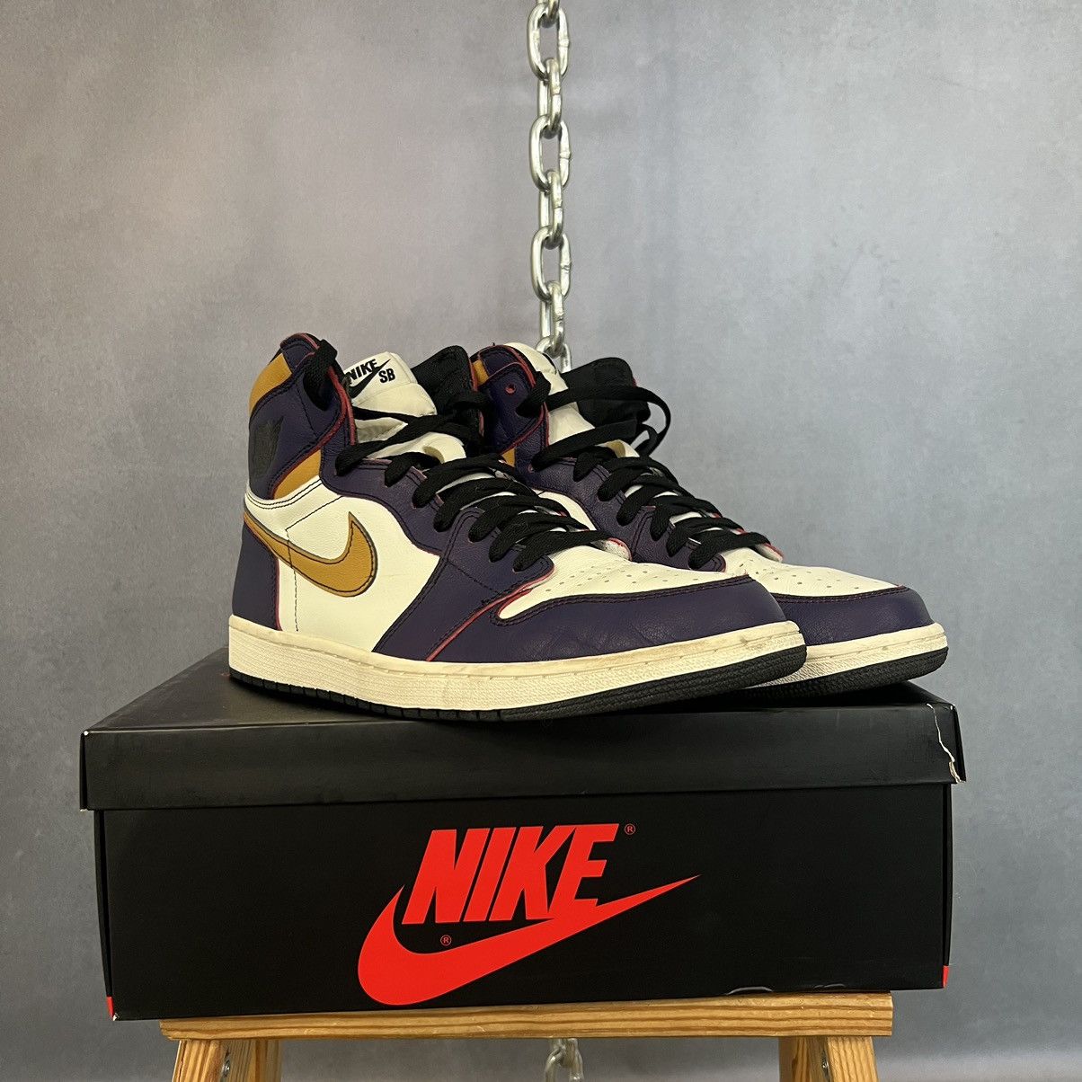 image of Jordan Nike Jordan 1 High Defiant La To Chicago Nike Svb Size 12 Shoes in Purple, Men's