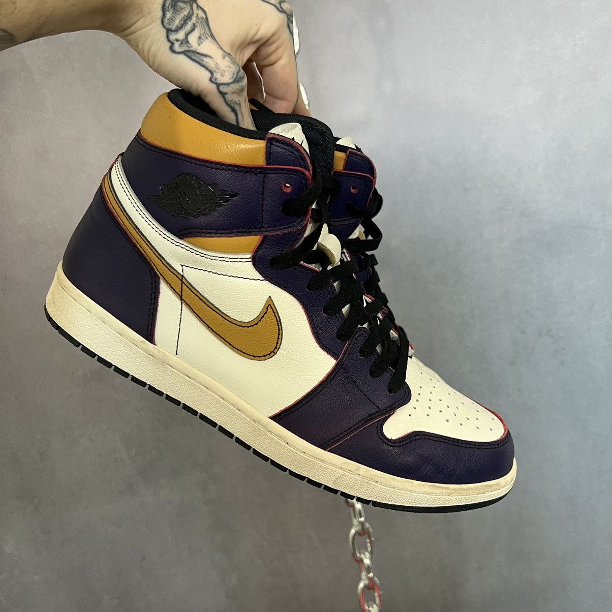 Jordan Brand × Nike Jordan 1 high defiant LA to Chicago Nike SVB Size 12 Size US 12 / EU 45 - 3 Thumbnail