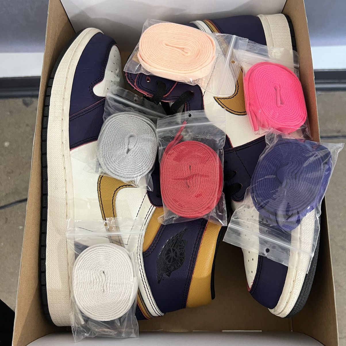 Jordan Brand × Nike Jordan 1 high defiant LA to Chicago Nike SVB Size 12 Size US 12 / EU 45 - 9 Thumbnail