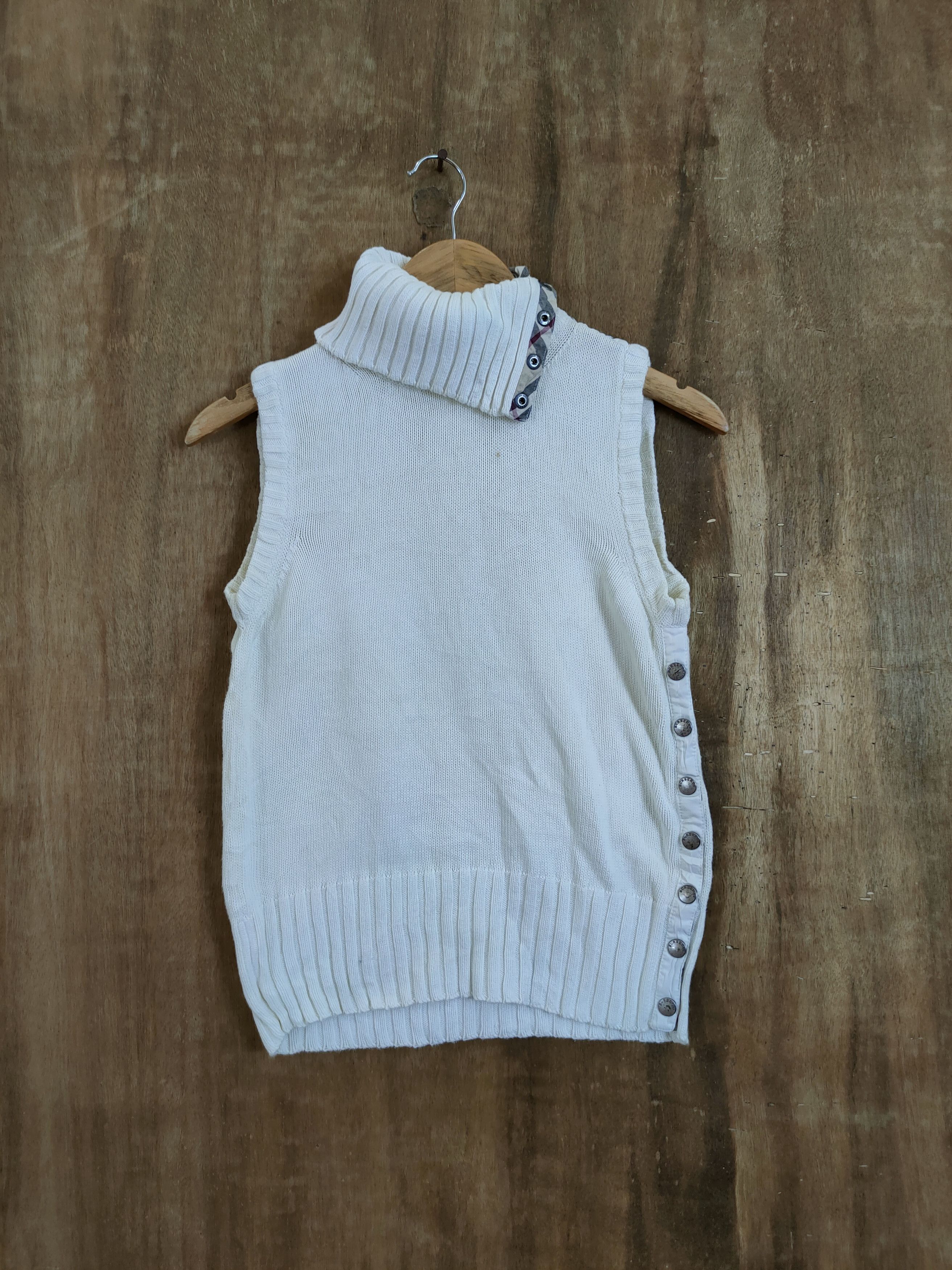 Burberry DL Burberry sleeveless turtle neck knitwear #46-609 Size US S / EU 44-46 / 1 - 1 Thumbnail