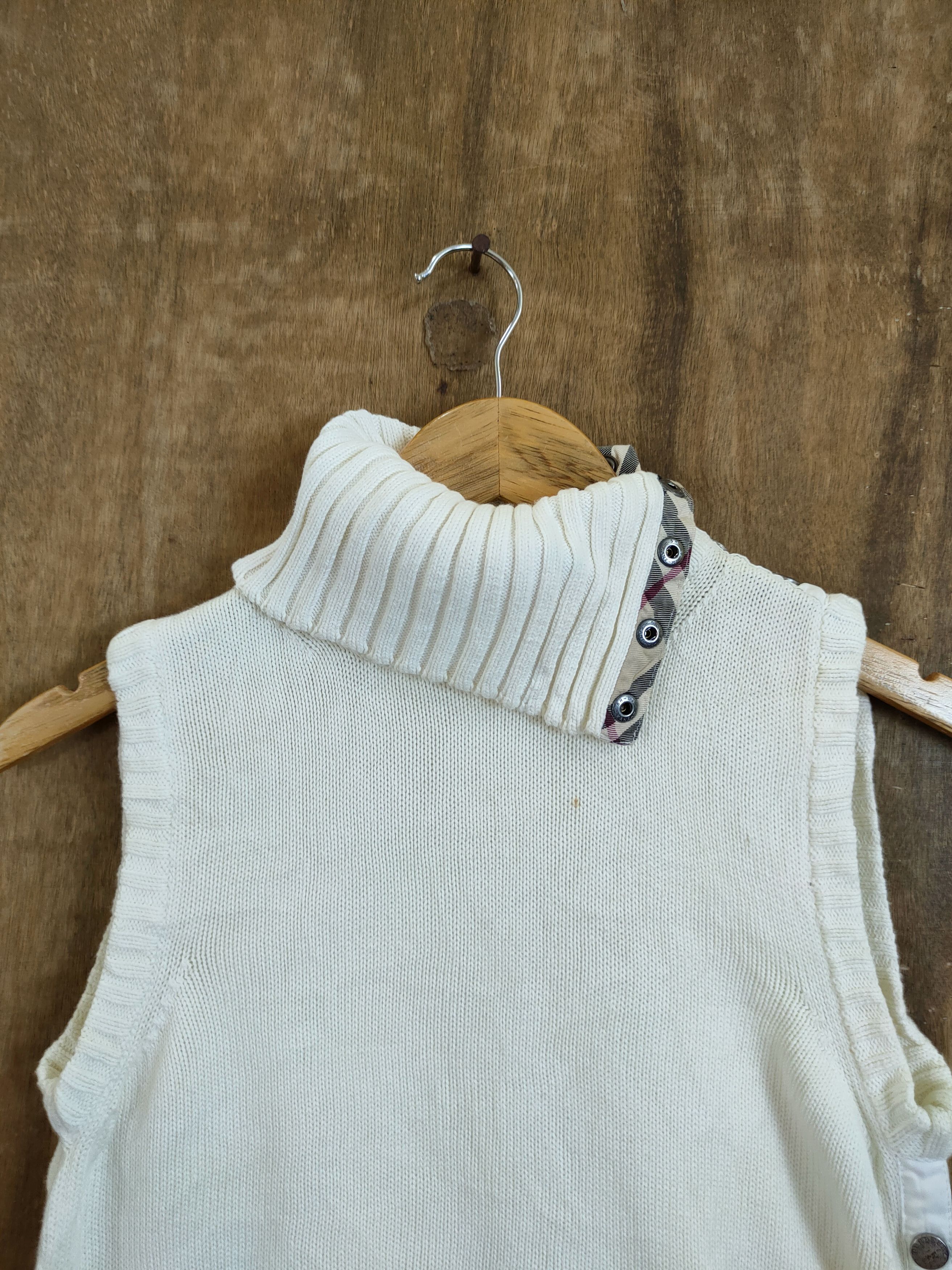 Burberry DL Burberry sleeveless turtle neck knitwear #46-609 Size US S / EU 44-46 / 1 - 3 Thumbnail