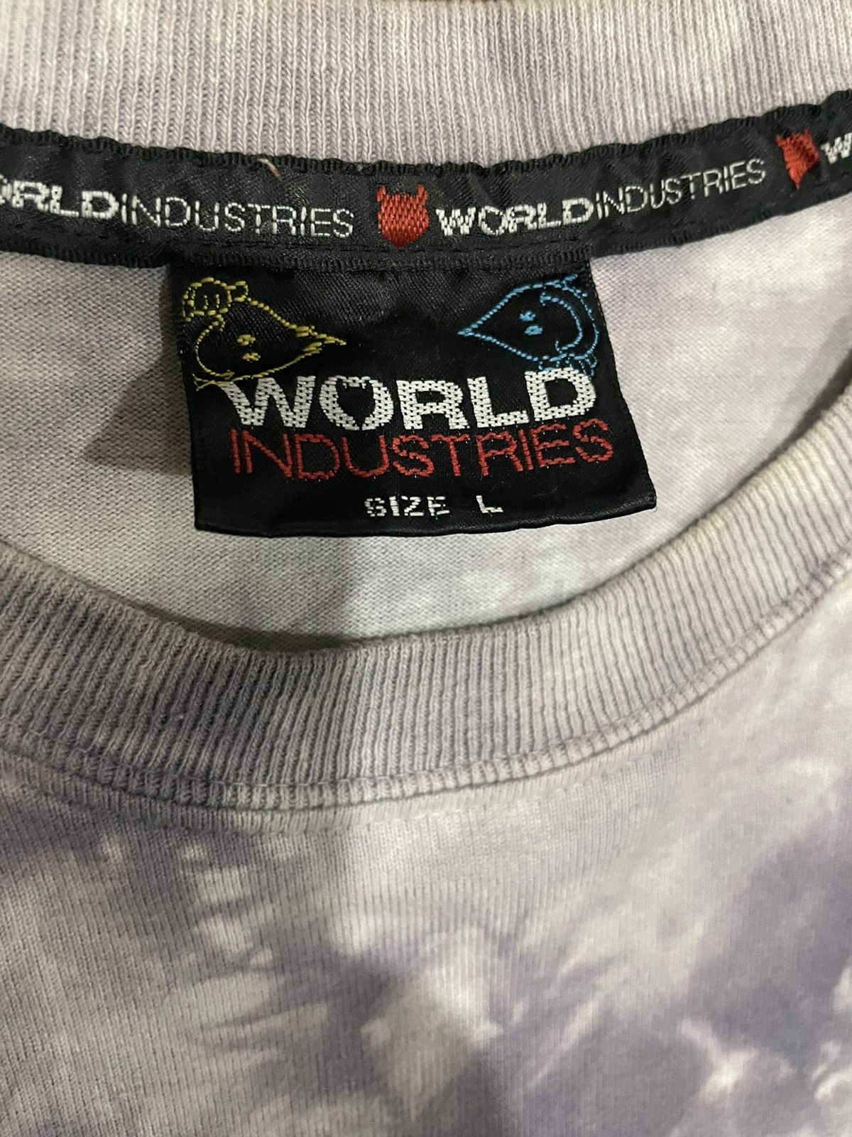 Hook-Ups Vintage World Industries Chest Logo Skate Tee Size US L / EU 52-54 / 3 - 7 Thumbnail