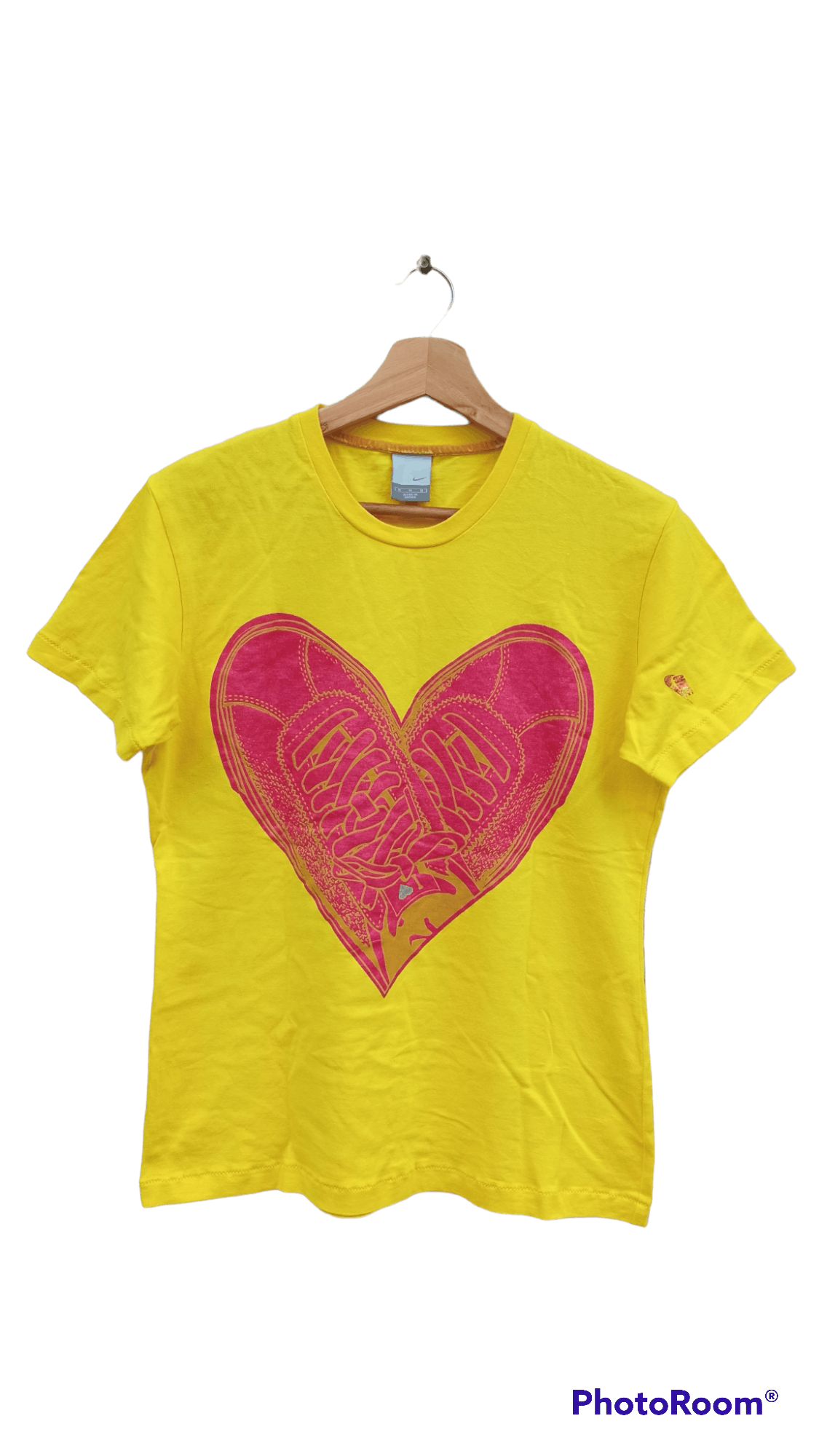 Nike 🔥🔥Nike Swoosh Heart 💖 Shoes T-Shirt Size M / US 6-8 / IT 42-44 - 1 Thumbnail