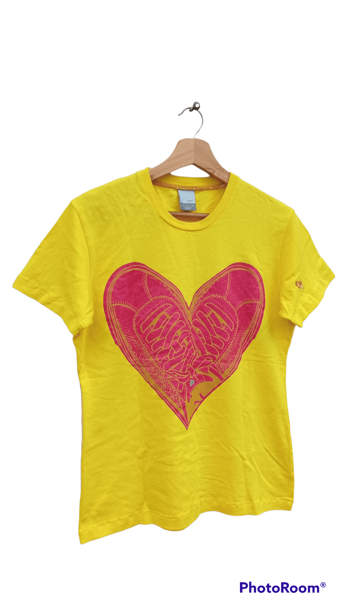 Nike 🔥🔥Nike Swoosh Heart 💖 Shoes T-Shirt Size M / US 6-8 / IT 42-44 - 2 Thumbnail