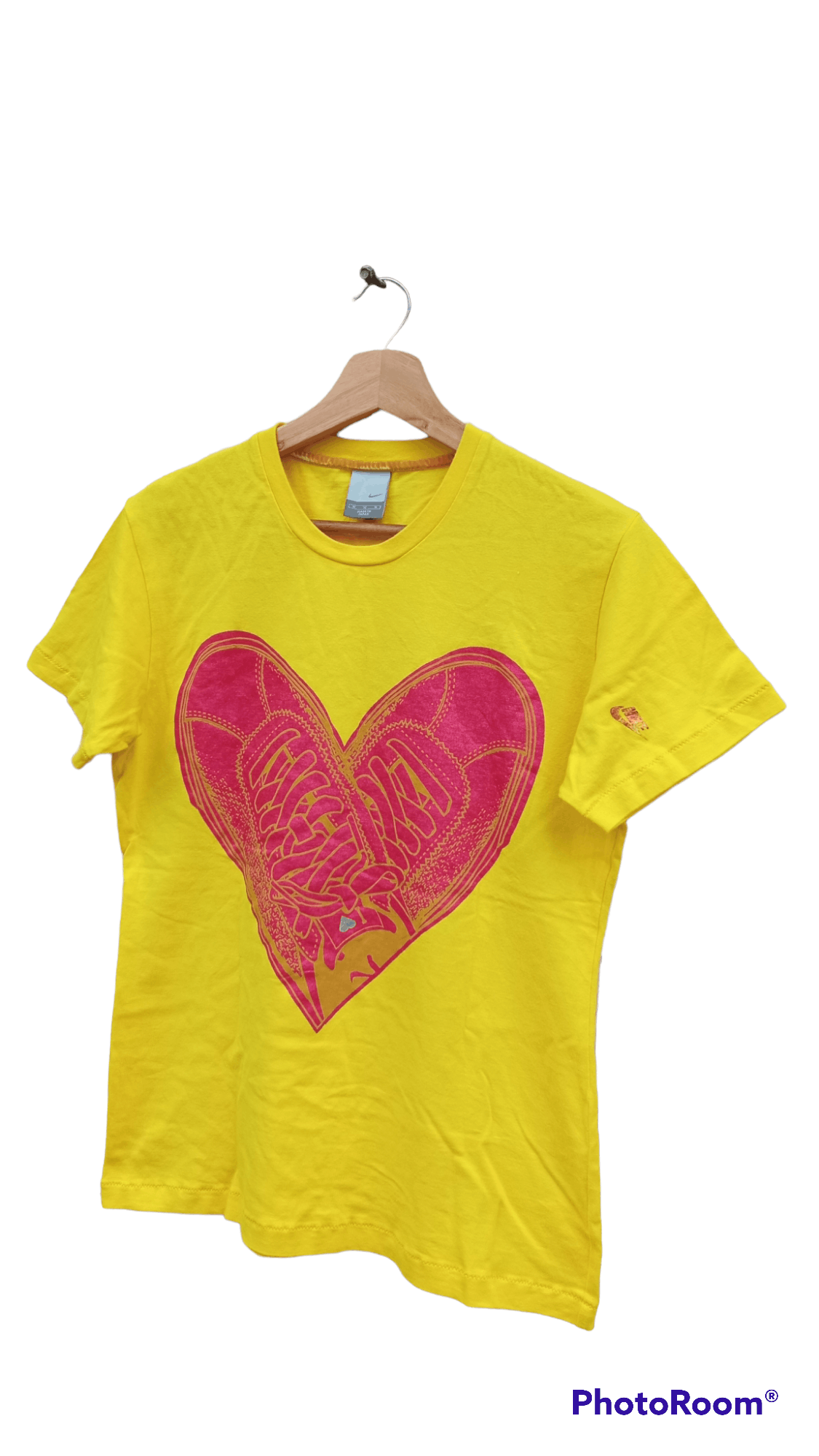 Nike 🔥🔥Nike Swoosh Heart 💖 Shoes T-Shirt Size M / US 6-8 / IT 42-44 - 3 Thumbnail