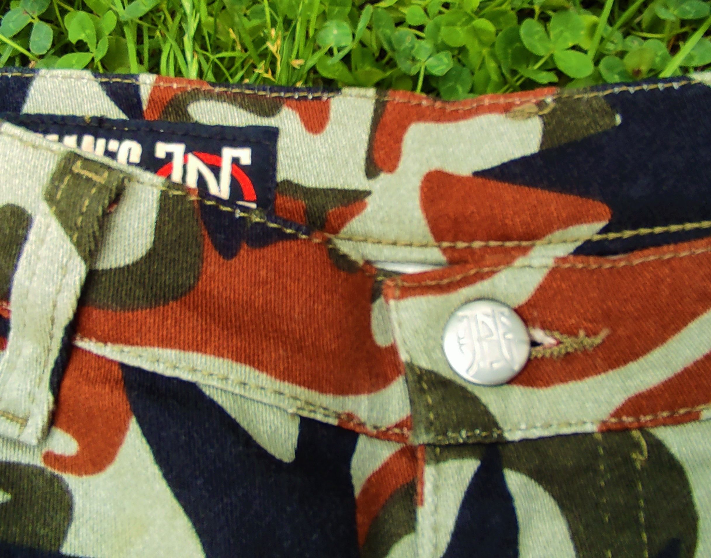 Jean Paul Gaultier Jean Paul Gaultier Fight Racism Camouflage Punk Faces Pants Size 28" / US 6 / IT 42 - 13 Thumbnail