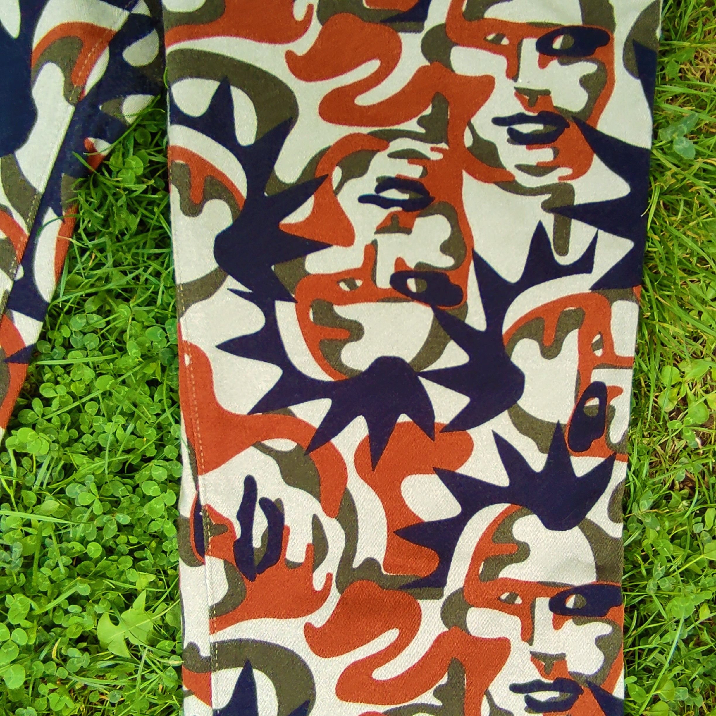 Jean Paul Gaultier Jean Paul Gaultier Fight Racism Camouflage Punk Faces Pants Size 28" / US 6 / IT 42 - 12 Thumbnail