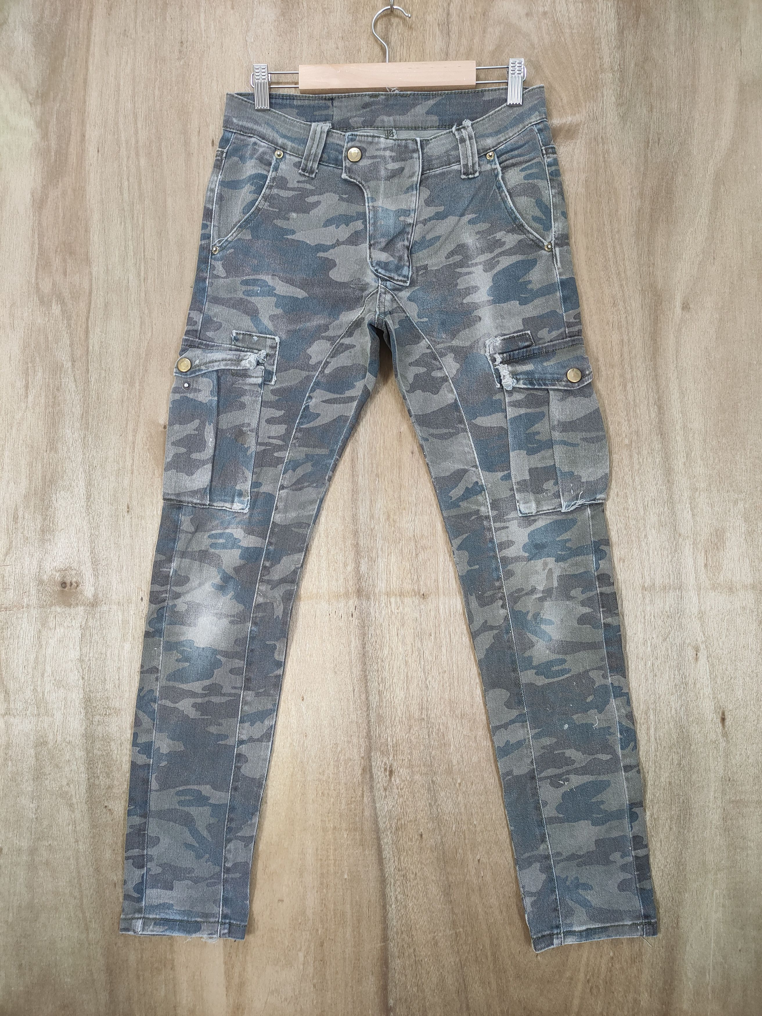 image of Vintage Bie Pa Camo Faded Cargo Pants, Men's (Size 28)