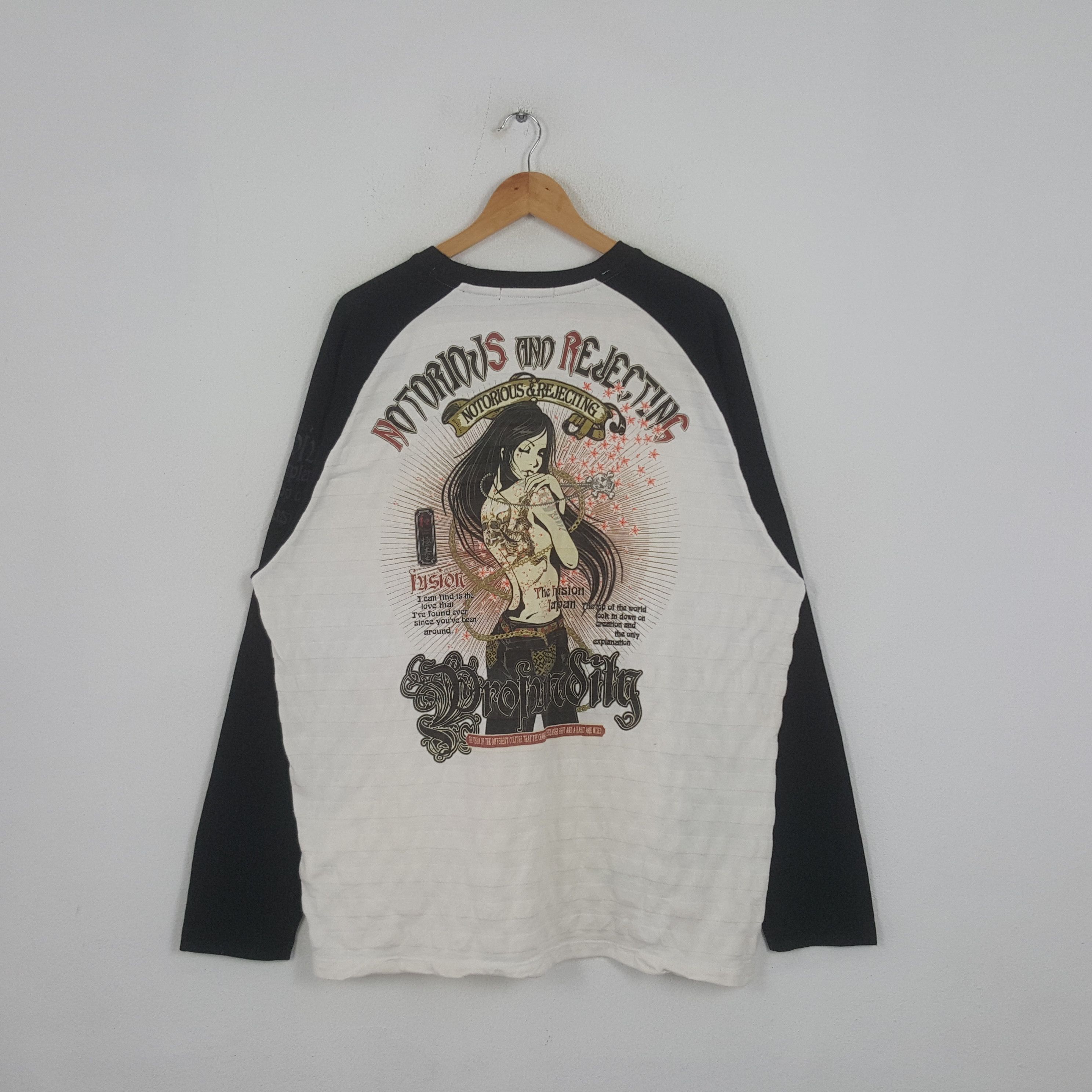 Vintage Notorious And Rejecting Sexy Woman's Design Tshirt