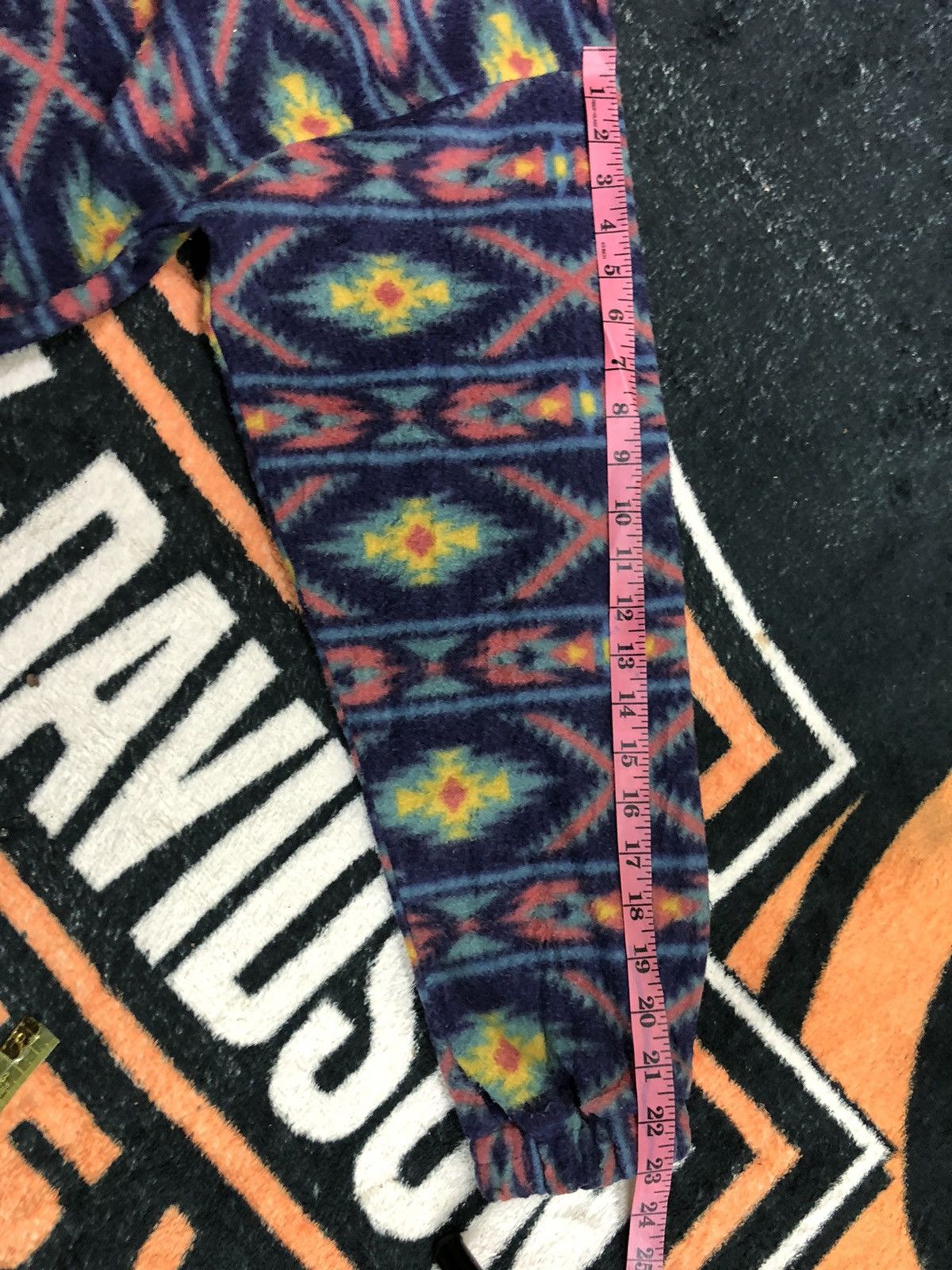 Descente × Japanese Brand × Vintage RARE DESCENTE NAVAJO NATIVE ABSTRACT FLECE HODIE MULTI COLO Size US L / EU 52-54 / 3 - 14 Thumbnail