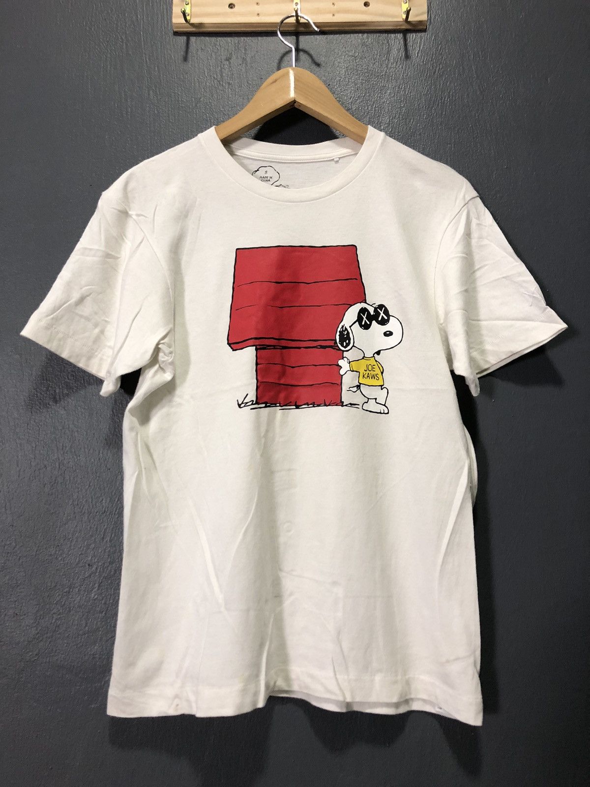 Kaws × Peanuts × Uniqlo VINTAGE JOE KAWS x PEANUT x UNIQLO WHITE SHIRT Size US S / EU 44-46 / 1 - 1 Thumbnail