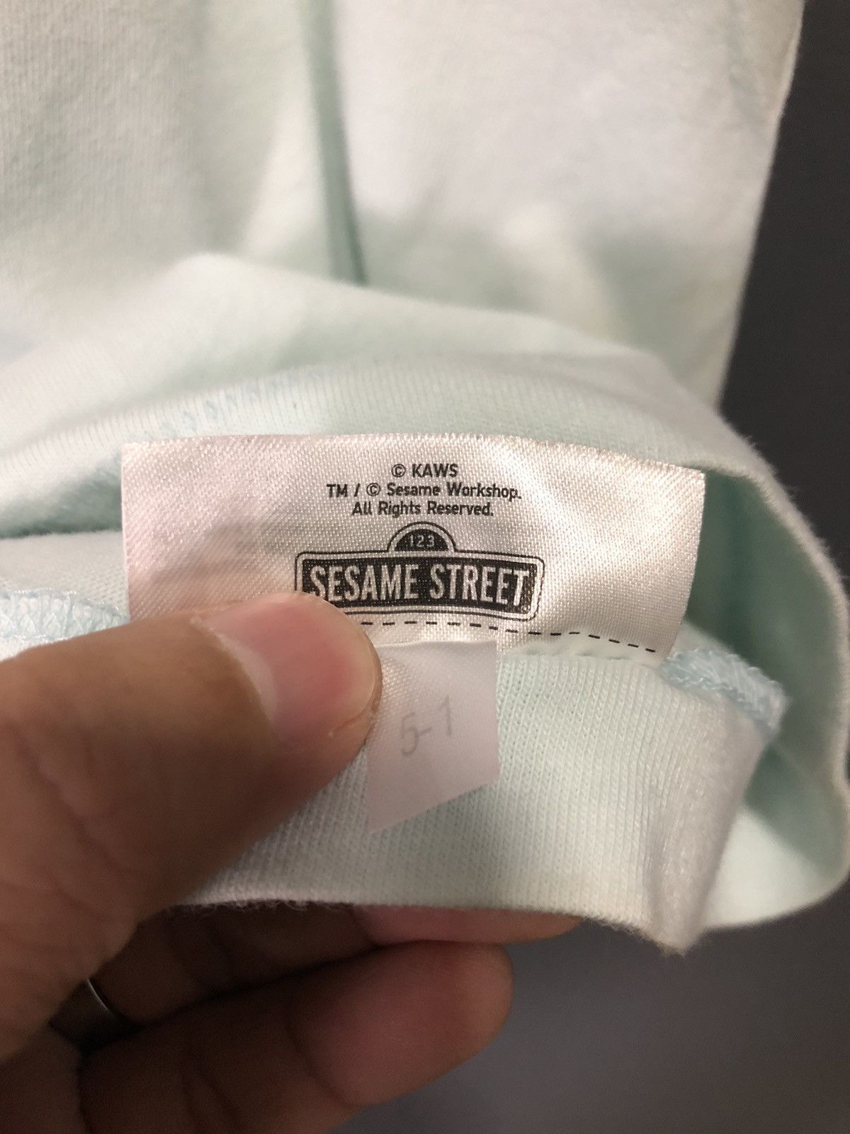 Cartoon Network × Kaws × Uniqlo VINTAGE KAWS x SESAME STREET x UNIQLO PHOTO SHIRT Size US S / EU 44-46 / 1 - 5 Thumbnail