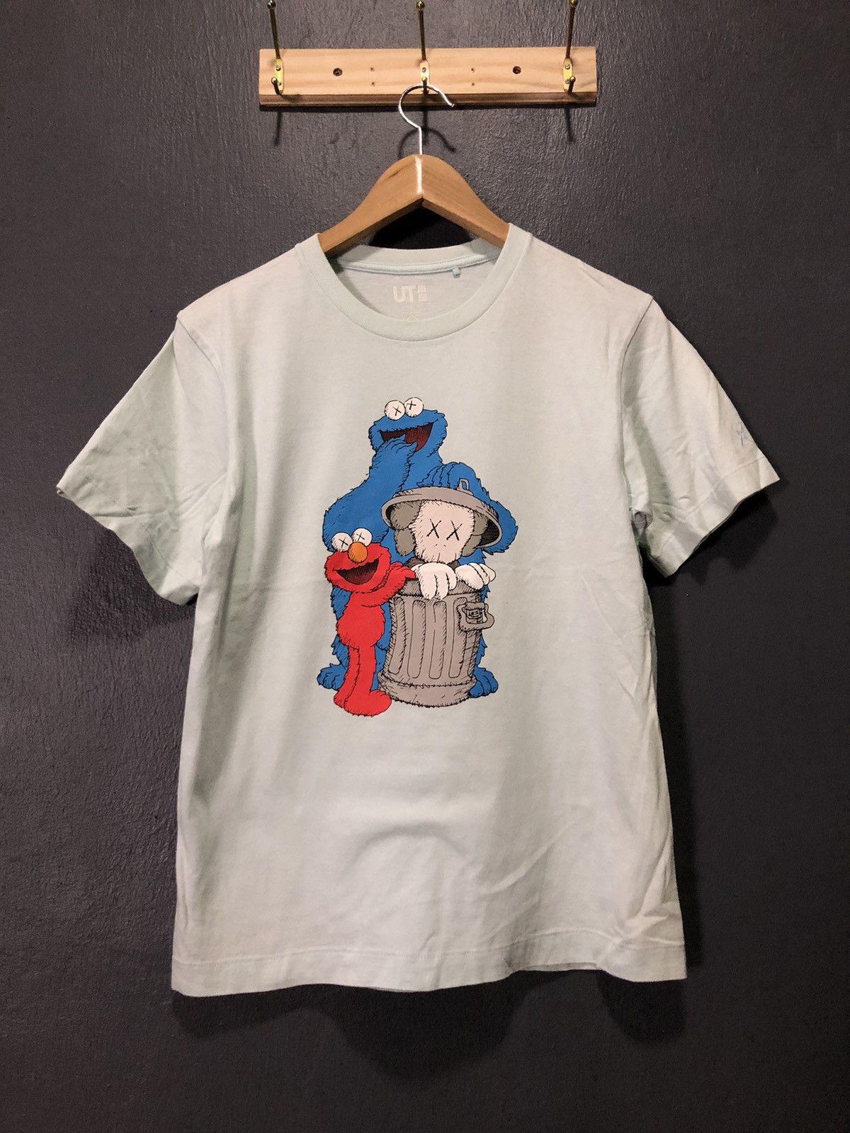Cartoon Network × Kaws × Uniqlo VINTAGE KAWS x SESAME STREET x UNIQLO PHOTO SHIRT Size US S / EU 44-46 / 1 - 1 Thumbnail