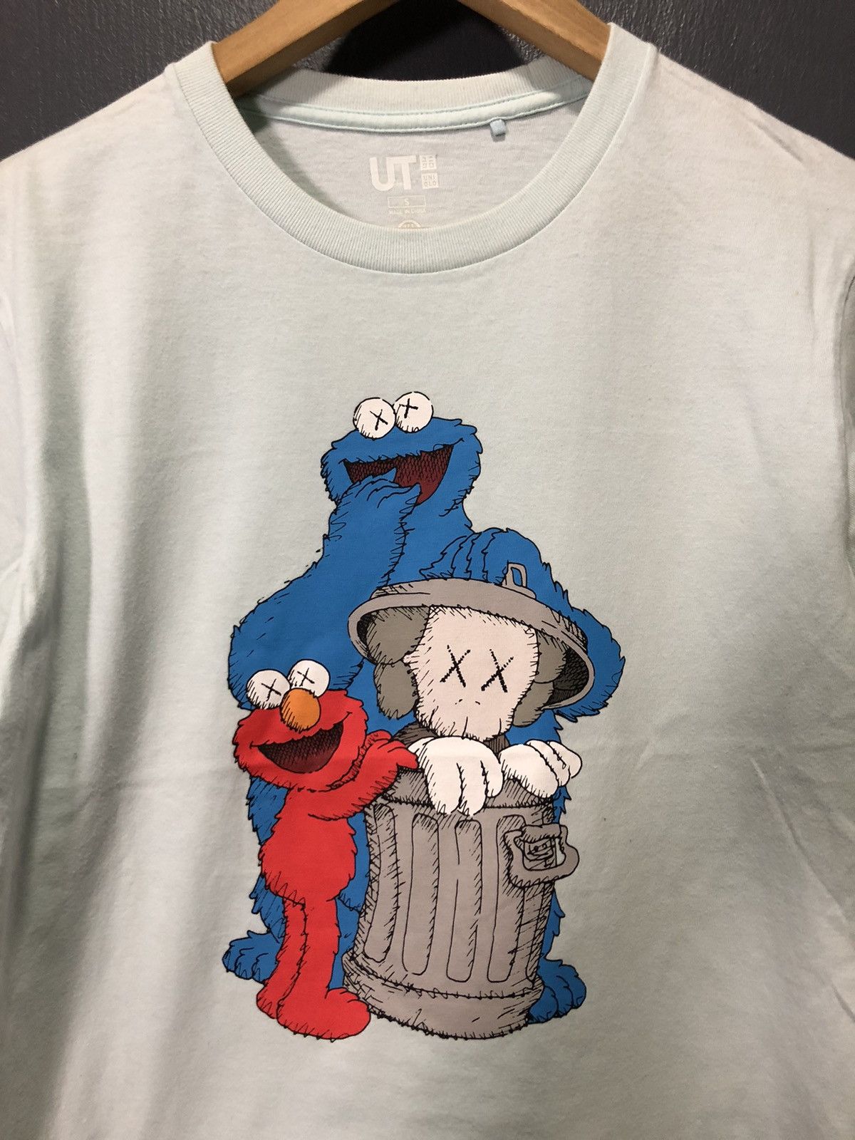 Cartoon Network × Kaws × Uniqlo VINTAGE KAWS x SESAME STREET x UNIQLO PHOTO SHIRT Size US S / EU 44-46 / 1 - 2 Thumbnail