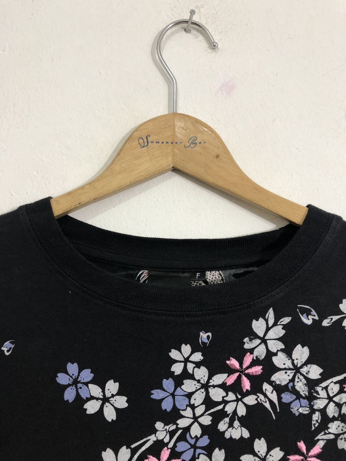 Japanese Brand Sukajan T-Shirt Sakura And Skull Motive Embroidered Size US L / EU 52-54 / 3 - 4 Thumbnail