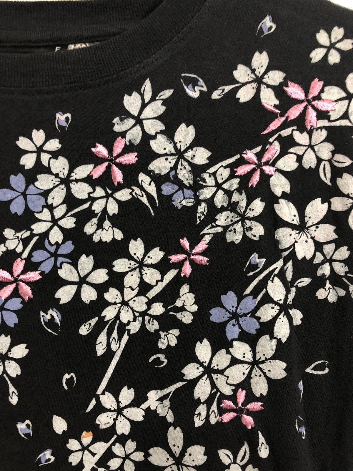 Japanese Brand Sukajan T-Shirt Sakura And Skull Motive Embroidered Size US L / EU 52-54 / 3 - 3 Thumbnail