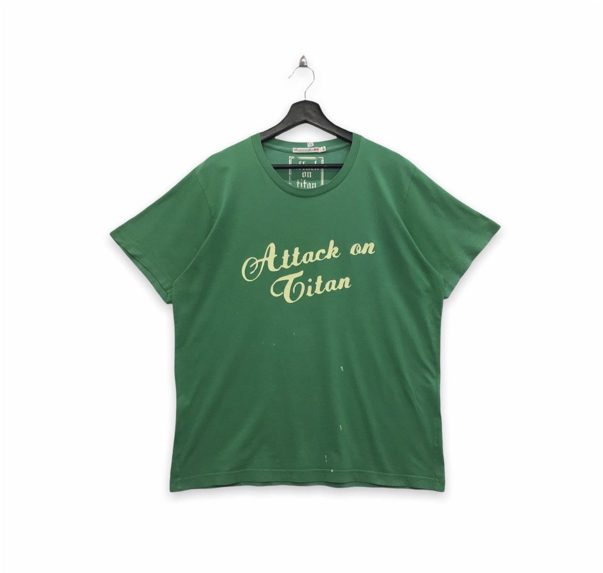 Anime × Japanese Brand × Uniqlo Rare!! Uniqlo X Attack On Titan Nice Backprint Tee Size US XL / EU 56 / 4 - 2 Thumbnail